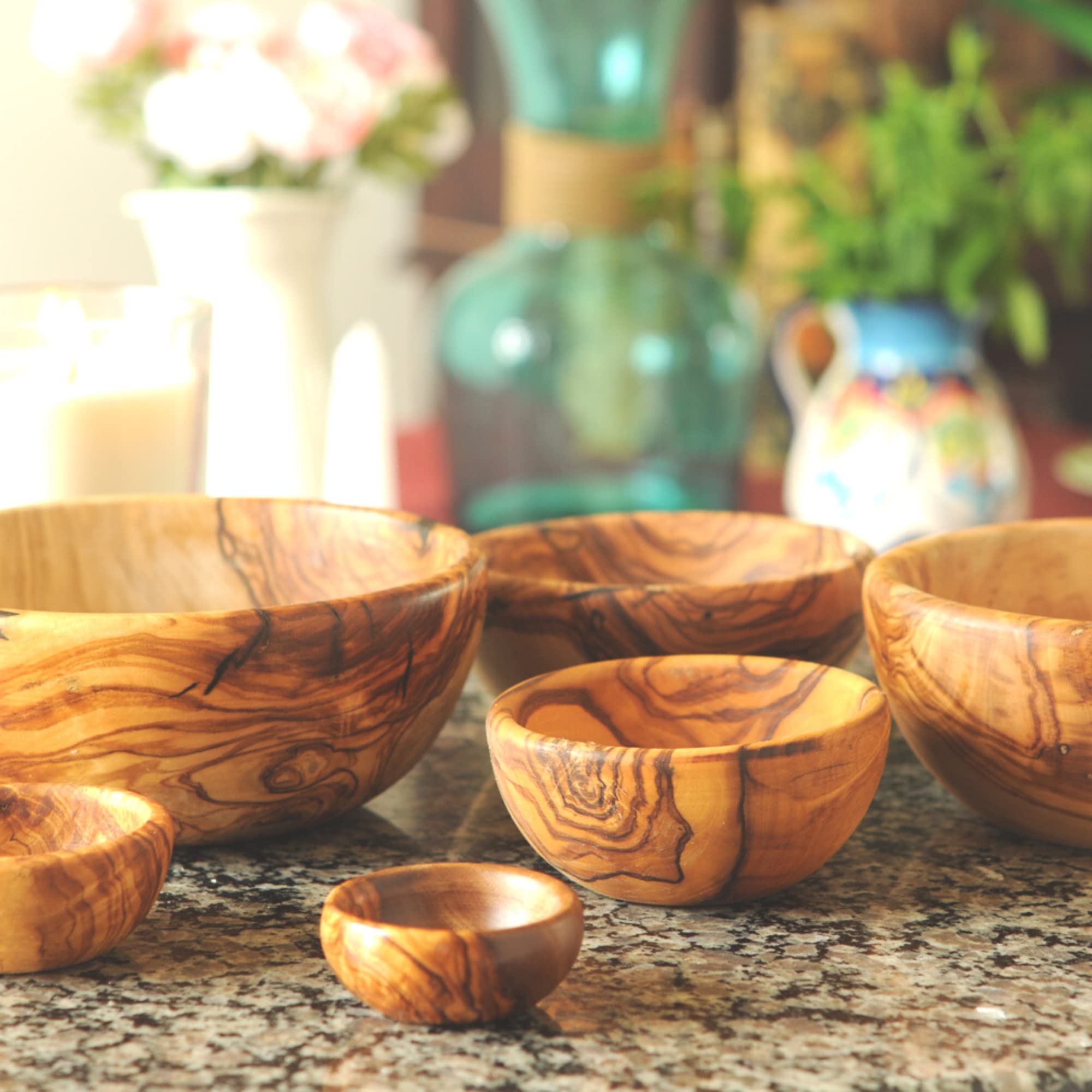 Amazon｜Hand Carved 6 Piece Olive Wood Nesting Bowls Set｜ボール