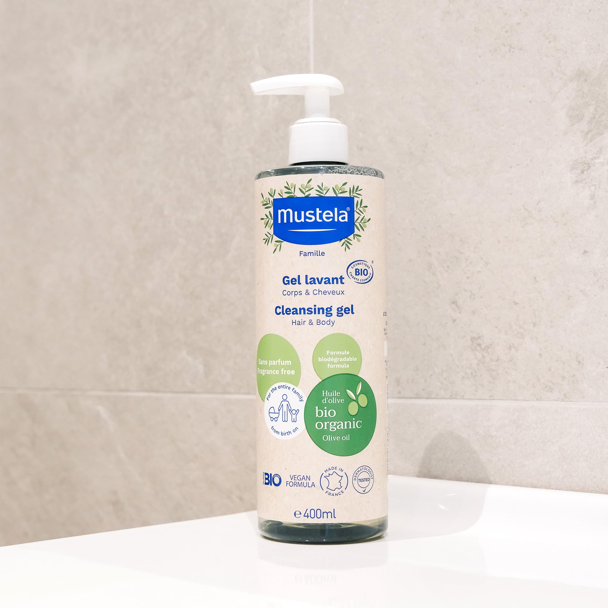 Mustela Gel Detergente Bio Vegano Con Olio di Oliva, Aloe Vera e Glicerina, Corpo e Capelli, Neonati, Tutta la Famiglia - Detersione Delicata Senza Seccare, 99% Ingredienti di Origine Naturale (400ml)