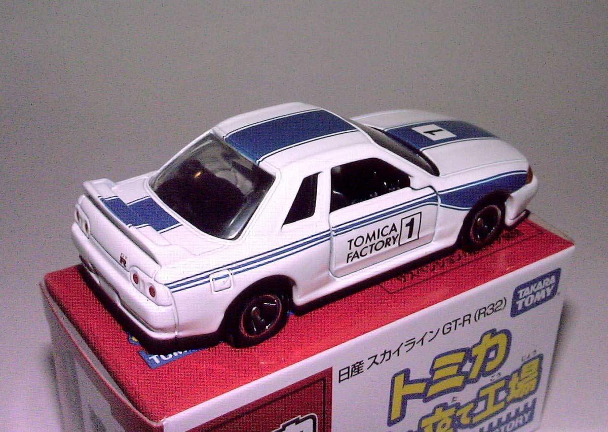 NISSAN SKYLINE GT-R ミニカー 3台 Amazon.co.jp: 日産スカイラインGT-R R32 × 3台セット「シート黒