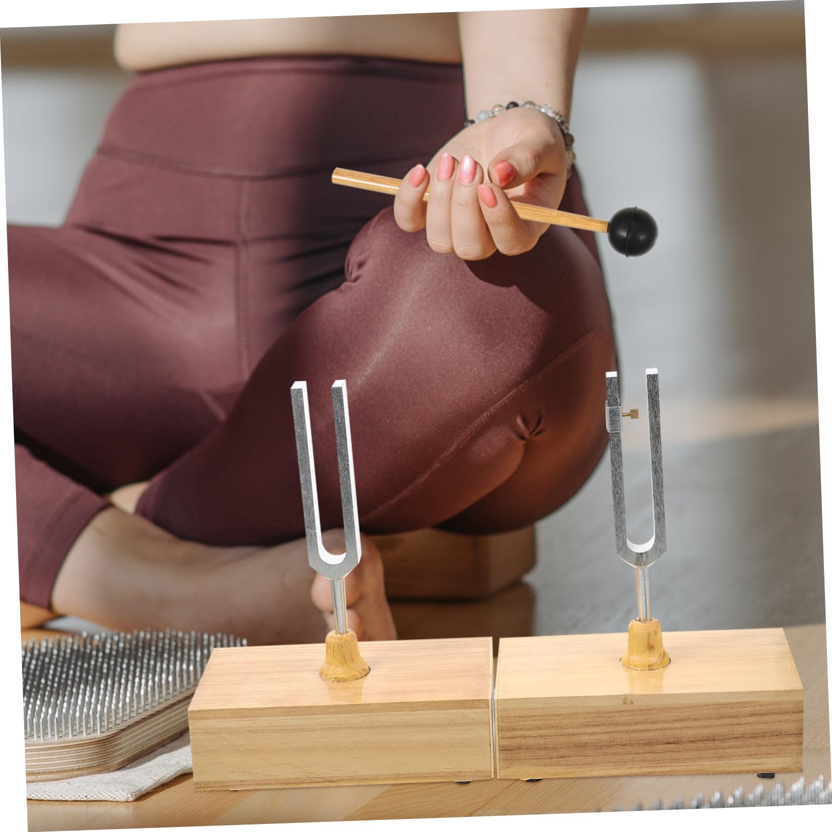 SOLUSTRE Stimmgabel Satz mit Hammer und Holzsockel 440 Hz Resonanz Drehgabel für Physikalische Experimente und Musikinstrumente Präzises Experimentierinstrument für Bildungszwecke