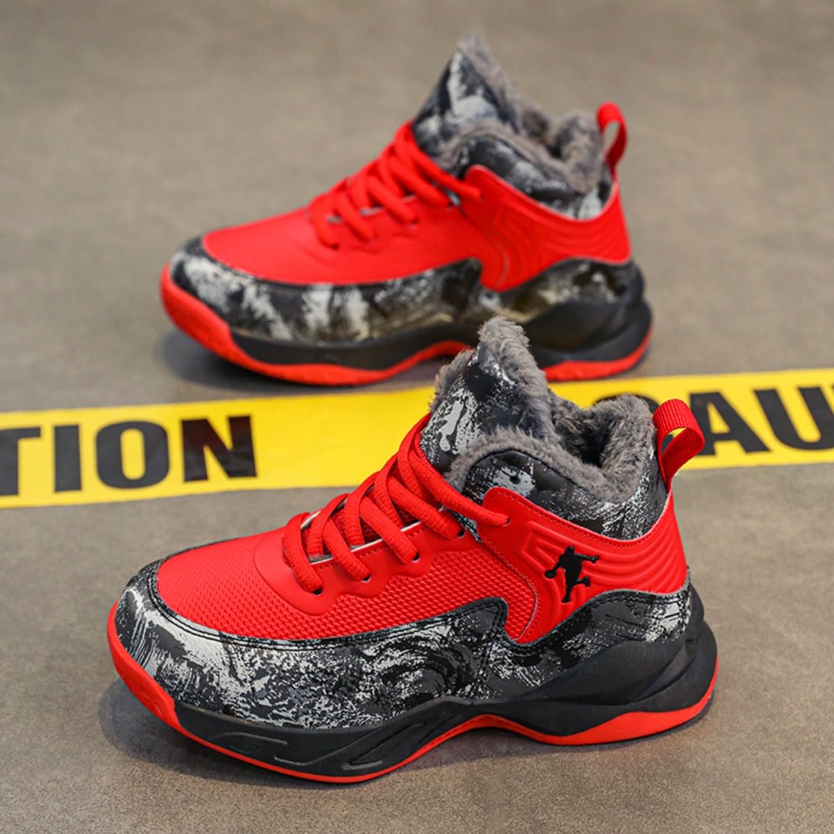 Chaussures de Basketball Enfant Hiver Chaud Fourré Peluche Hautes Semelle Antidérapante PU Baskets Garçons Filles