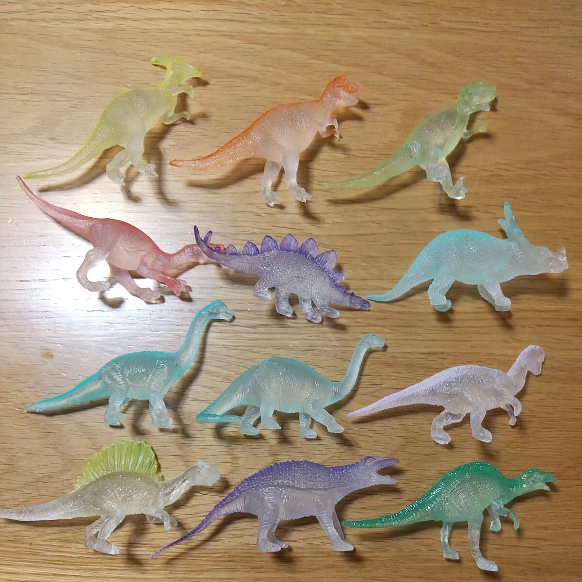 Amazon.co.jp: 恐竜フィギュアパーク カラフルクリアタイプ フィギュア