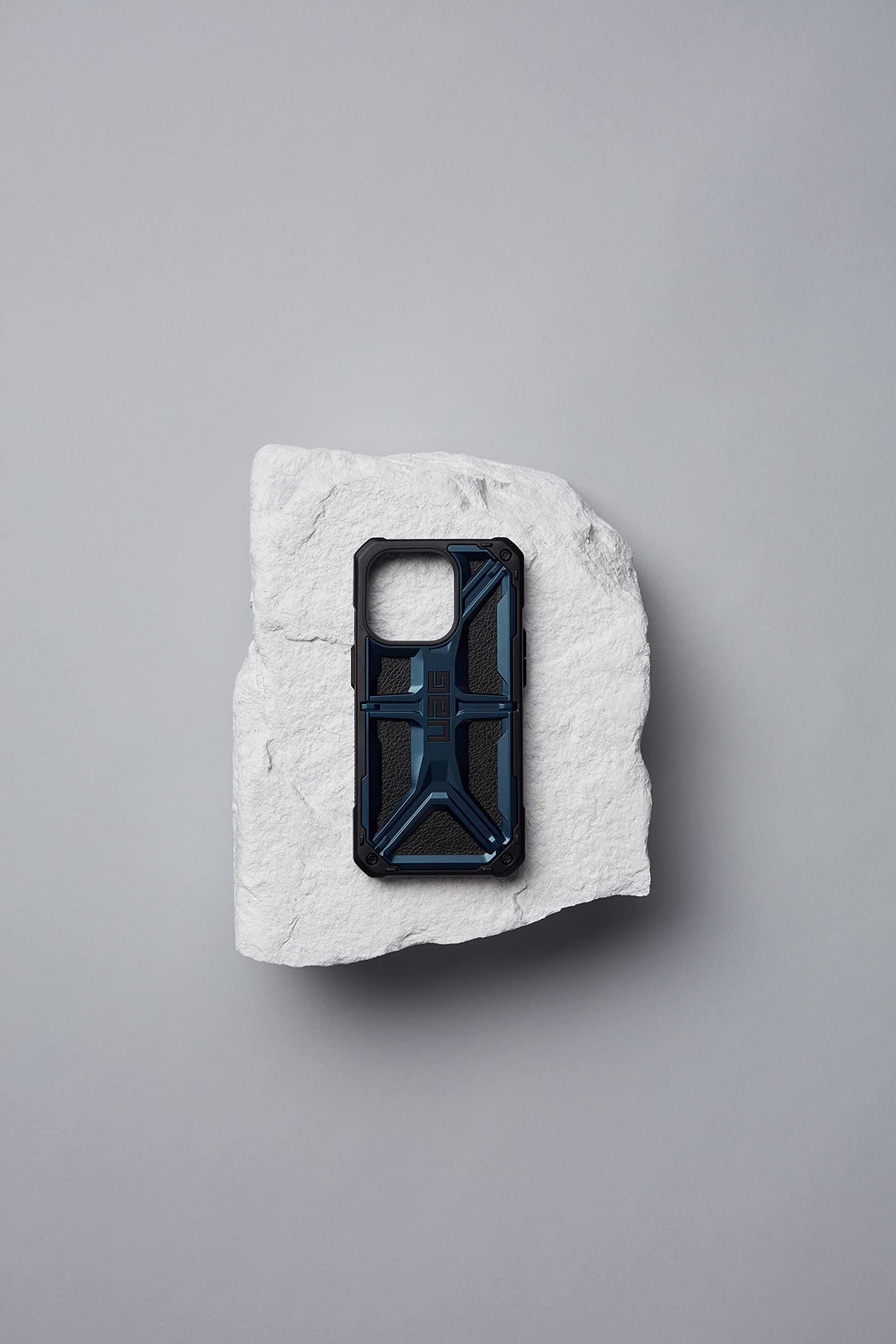 Urban Armor Gear UAG Monarch Schutzhülle kompatibel mit Apple iPhone 14 Pro [Wireless Charging kompatibel, 5-Schichten Schutz nach Militärstandard, Erhöhter Rand] schwarz/blau