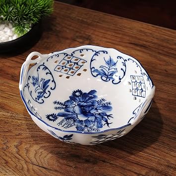 Chinese Blue and White Porcelain Fruit Plate Ornament Vintage Openwork Ceramic Fruit Plate Decoration Ceramic Crafts Coffee Table Candy Dried Fruit Tray is Suitable for Living Room