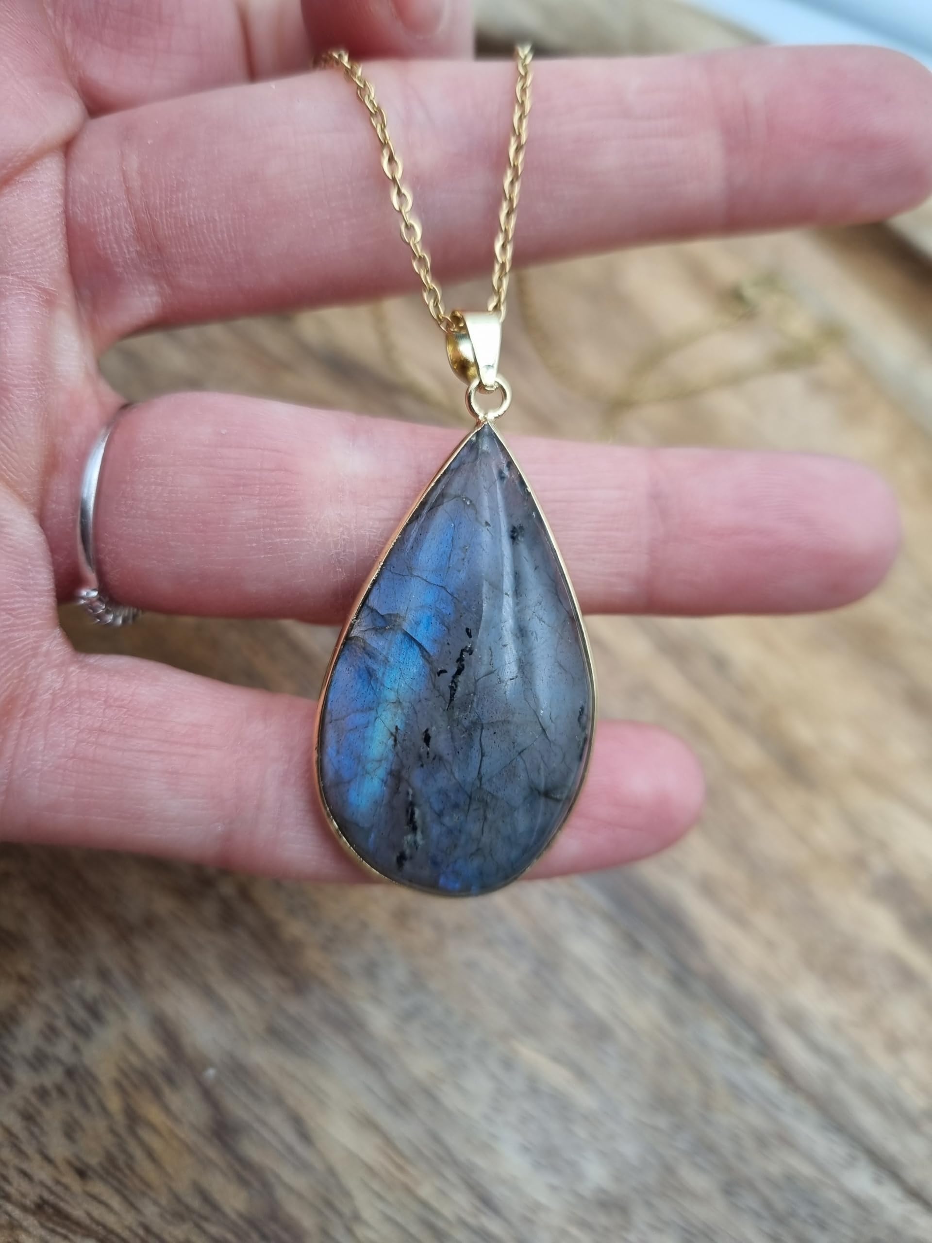 Pendentif Labradorite Naturelle Qualité AAA avec Chaîne Dorée en Acier Inoxydable – Pierre Naturelle Véritable – Pierre de Protection et d'Intuition - Bijou Femme – Création Artisanale Française