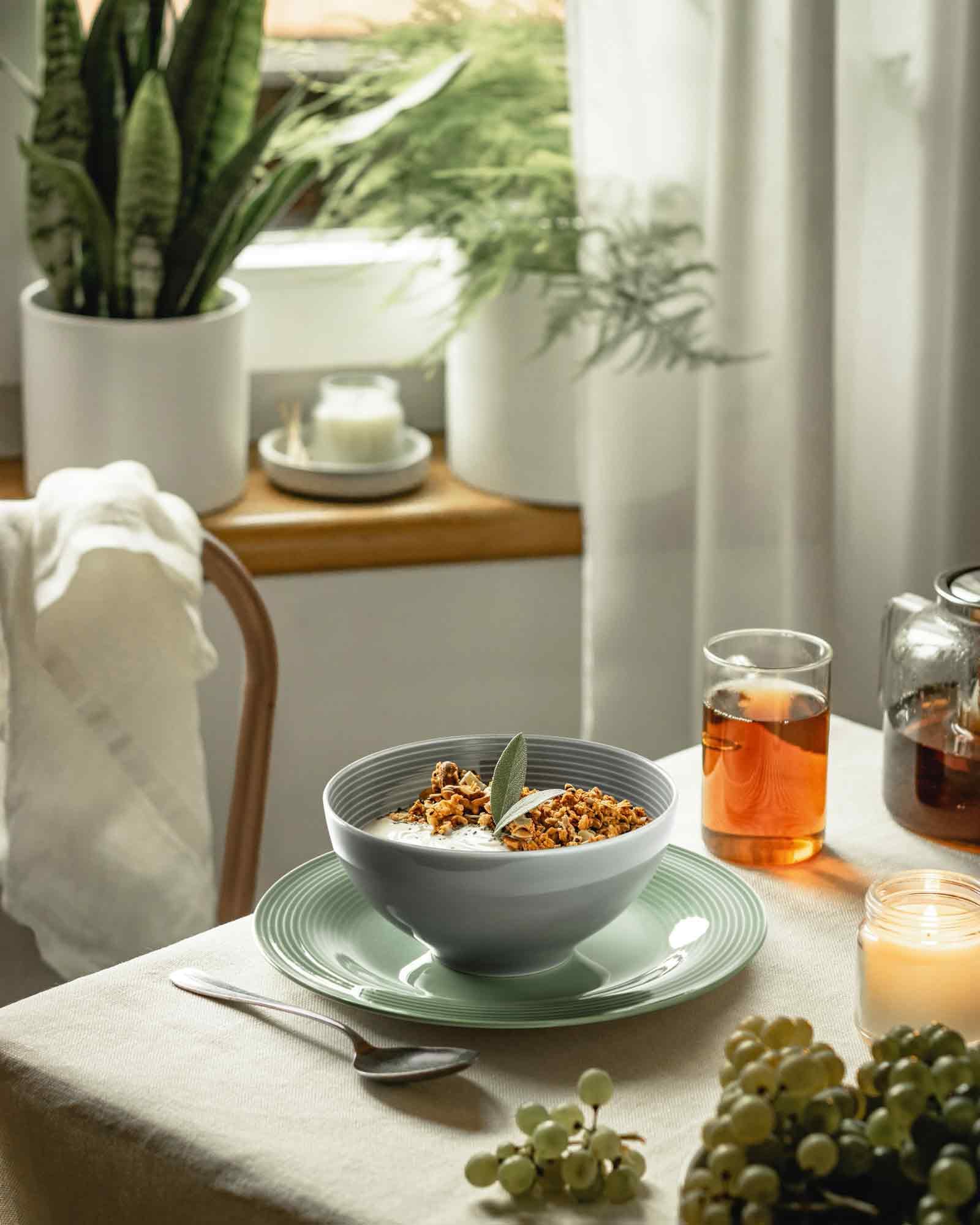 Seltmann Weiden Beat Color Glaze Frühstücksservice 18-teilig – Henkelbecher, Müslischalen und Frühstücksteller für 6 Personen – Porzellangeschirr mit Rillenrelief, Spülmaschinenfest – Altrosa