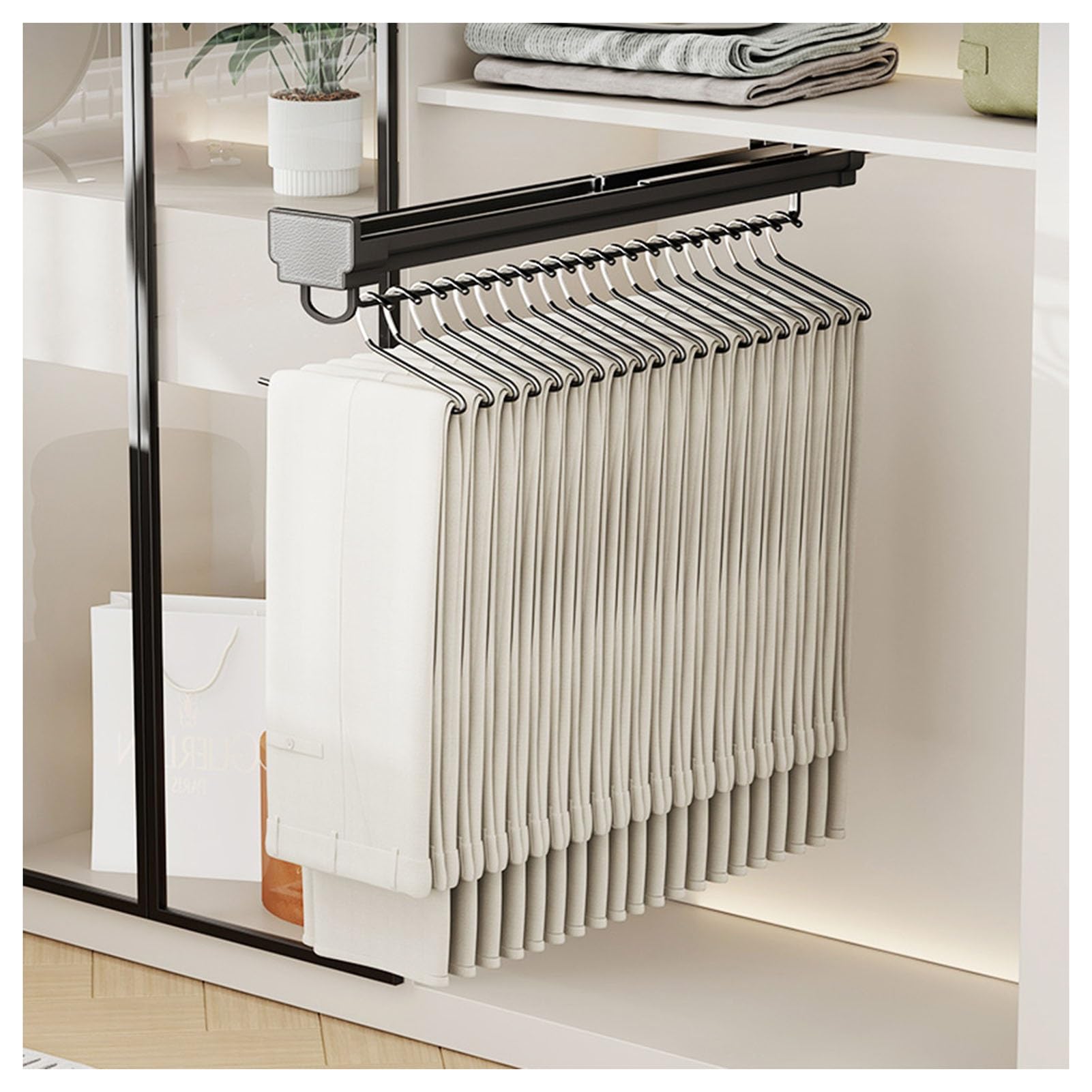 Cintre coulissant gain de place pour organiser votre dressing
