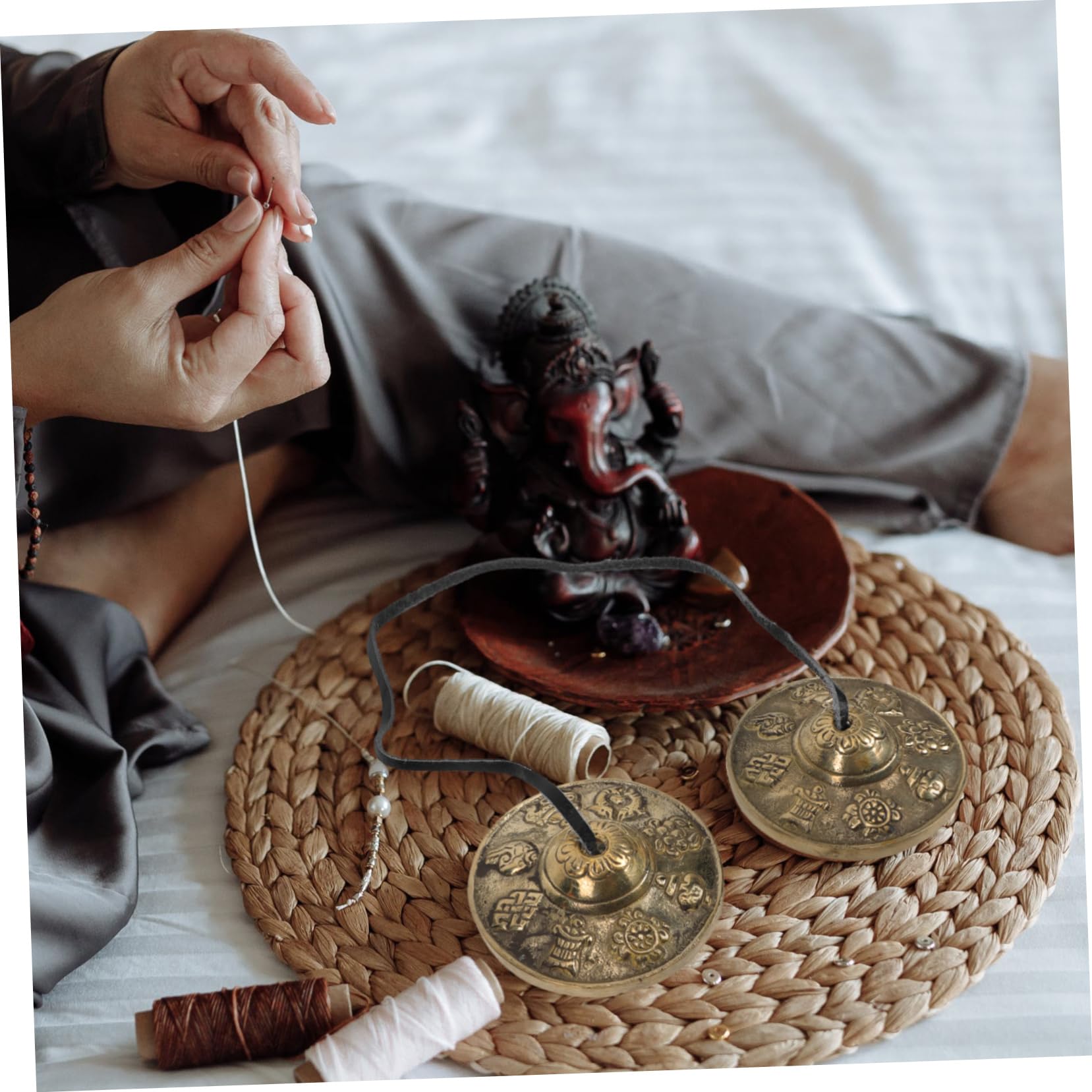 ibasenice Cymbale à Doigt en Cuivre Instrument de Percussion Créatif pour Contemplation et Yoga Accessoire Zen Facile à Transporter pour Relaxation et Pratique Spirituelle