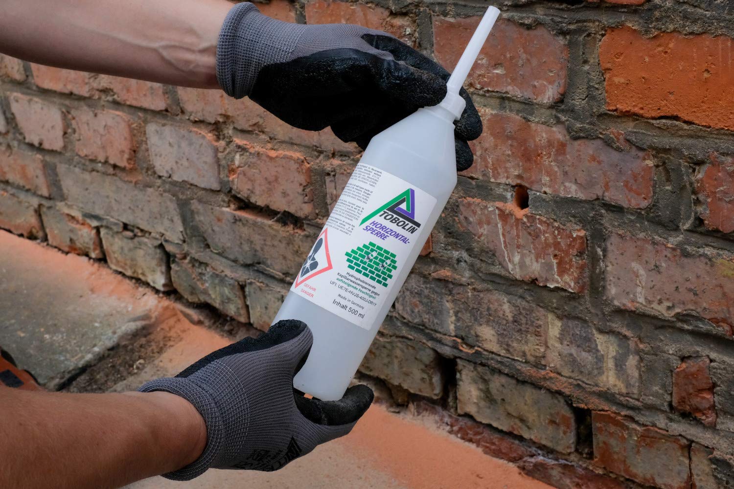 TOBOLIN Horizontalsperre Set 12 x 500 ml inkl. 12 Auslauftüllen – ölbasiertes Injektionsverfahren gegen aufsteigende Feuchtigkeit im Mauerwerk, nachträgliche Feuchtigkeitssperre zur Mauertrockenlegung