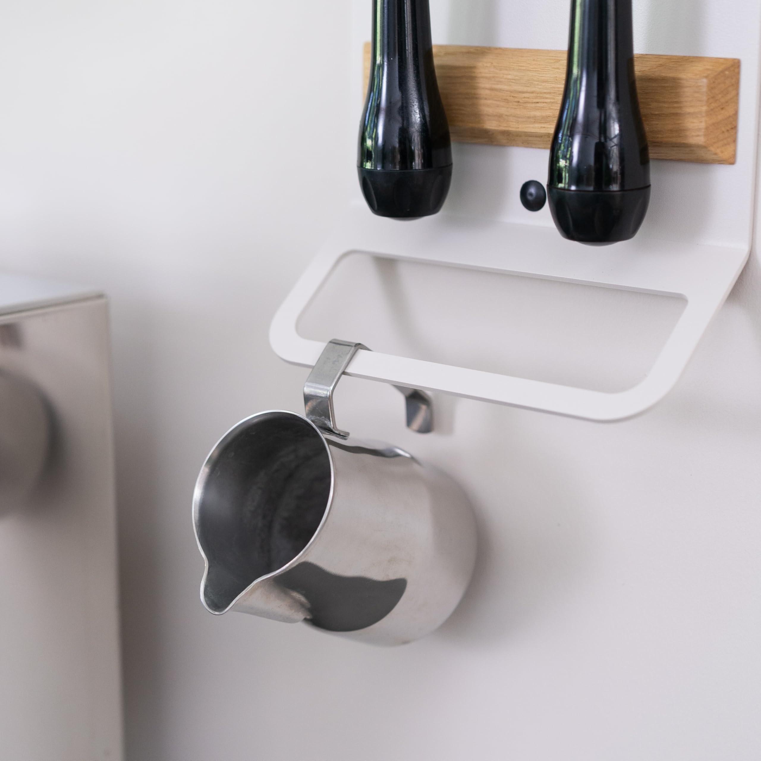 FLATE® Barista Rack Mini: Kompaktes Wandregal für Barista Zubehör mit Siebträgerhalter (Orange)