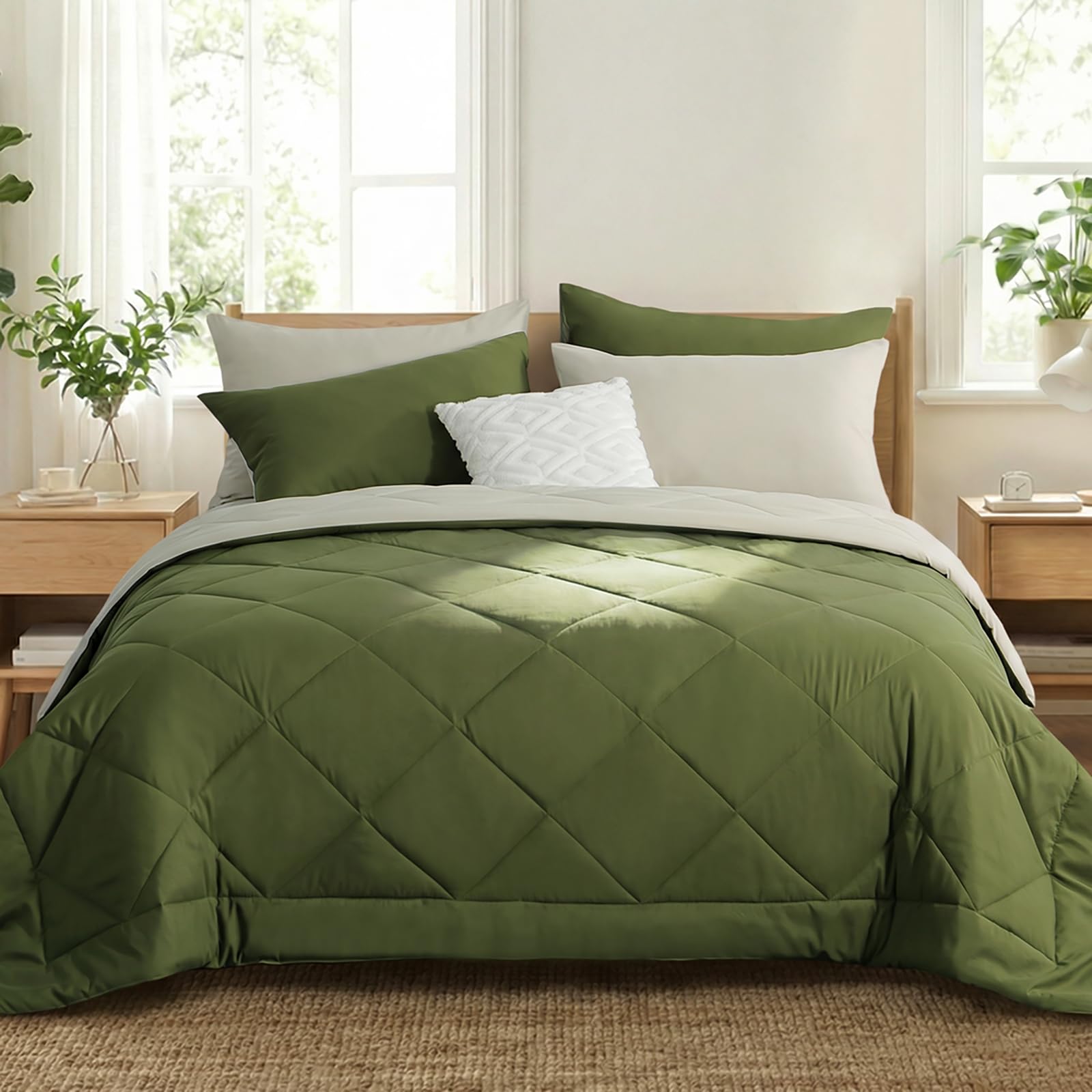 RUIKASI Coverless Duvet Double 4.5 Tog - Summer Reversible Comforter with 2 Pillowcases, 200x200cm Quilt Lightweight and Cosy 150GSM Filling, Olive Green and Beige