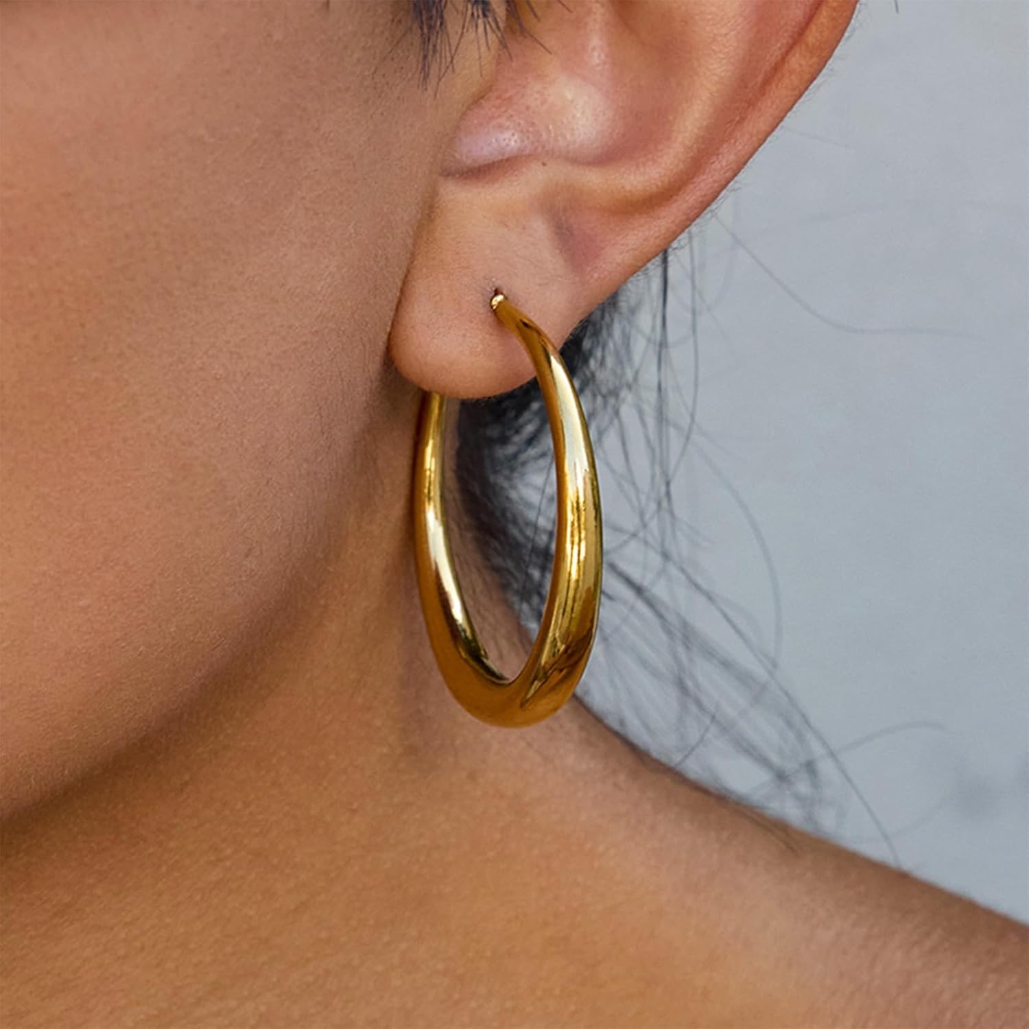 Large Gold Hoop Earrings for Women Chunky Hoop Earrings Gold Lightweight Large Hoops Earring Stylish Statement Jewelry Everyday Wear Classic Round Earring Gift for Women - Image 3