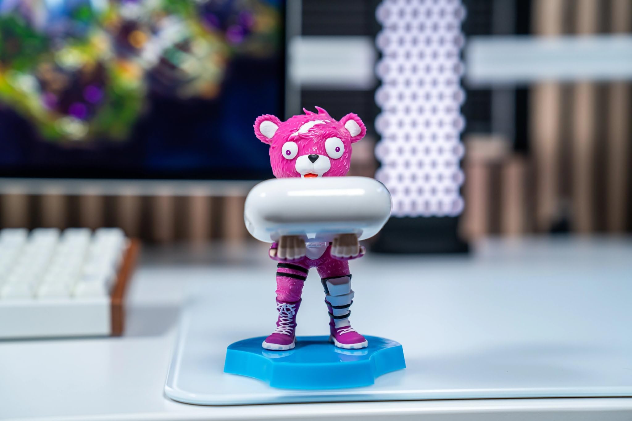 Cableguys Minis Fortnite Cuddle Team Leader Soporte Movil y Auriculares In Ear - Soporte movil Mesa para Auriculares y Dispositivos pequeños, Porta telefono Escritorio, Accesorios Gaming