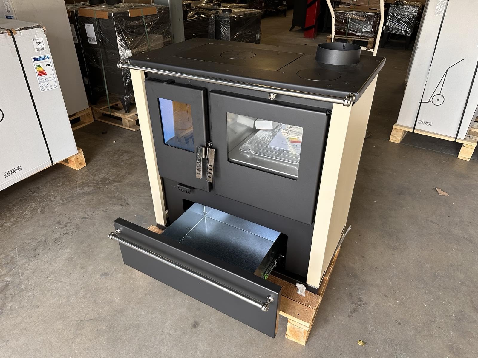 EEK A+ Verso Cs Plus Poêle à bois en inox 7,7 kW avec panneaux latéraux ivoire