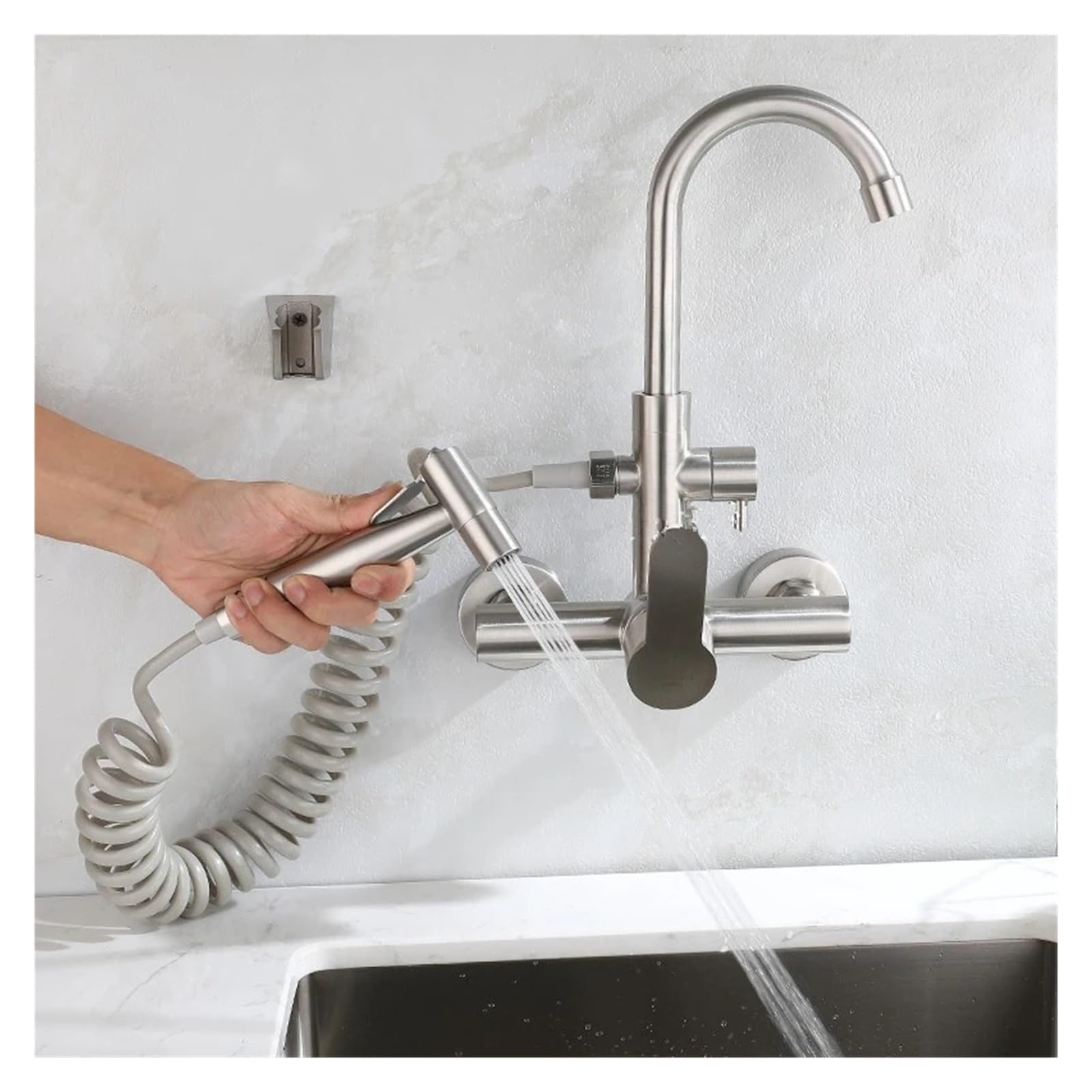 1 Uds. Grifo de cocina mezclado en frío y caliente de doble orificio de acero inoxidable 304, grifo giratorio de lavandería for balcón montado en la pared con pistola pulverizadora