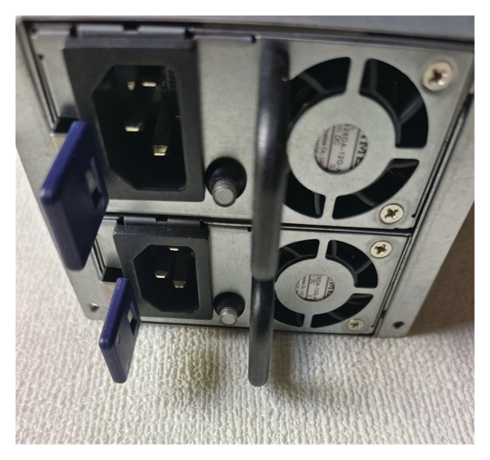 Fuente de alimentación redundante, Fuente de alimentación conmutada FSP600-50RGVHN