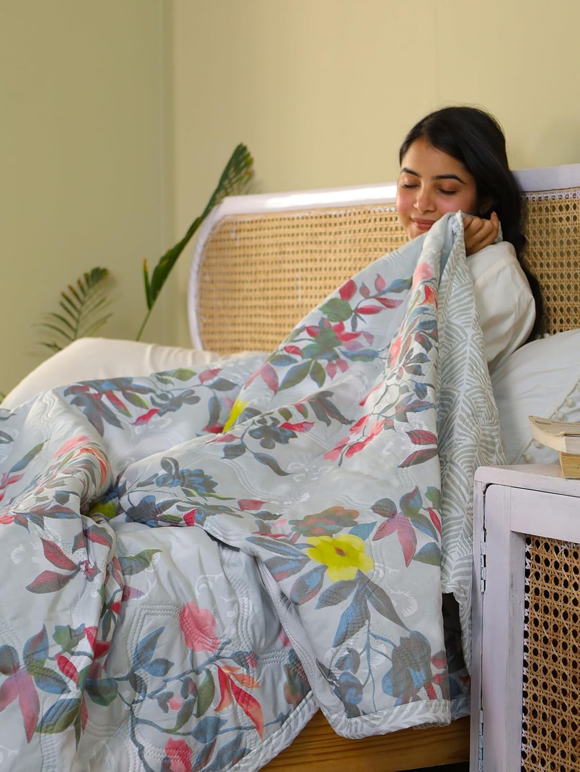 Luxury Ultrasonic Punch AC Single Comforter Blanket – Quilted Microfiber Floral Pattern, Lightweight Breathable All‑Season Blanket for Bedroom, Travel (152 x 228 Cm) Ash Grey-image-5