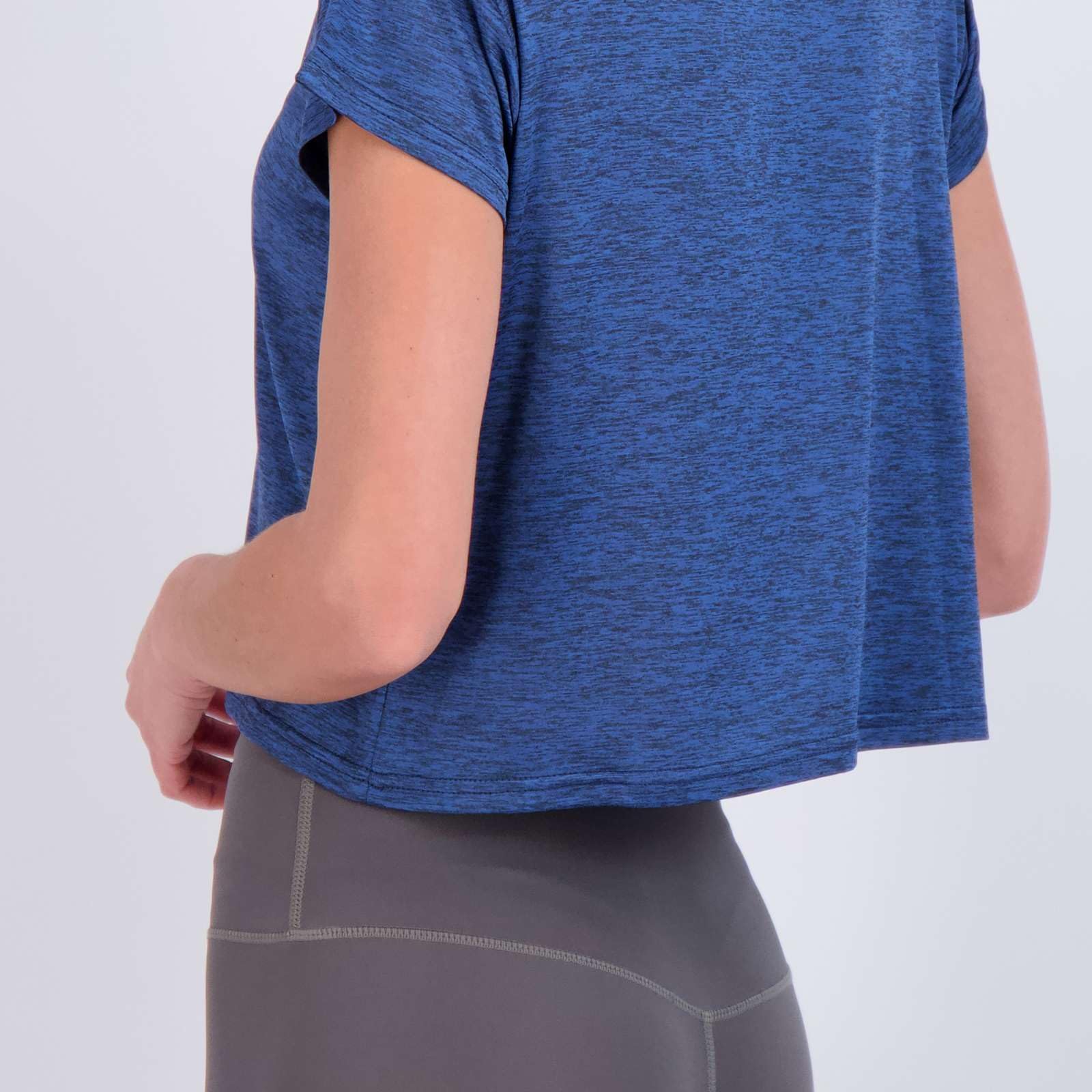 Real Essentials Crop Top T-Shirt Femme (Lot de 5) | Disponible en grande taille, t-shirt court évacuant l'humidité, col rond, yoga, course, randonnée, exercice