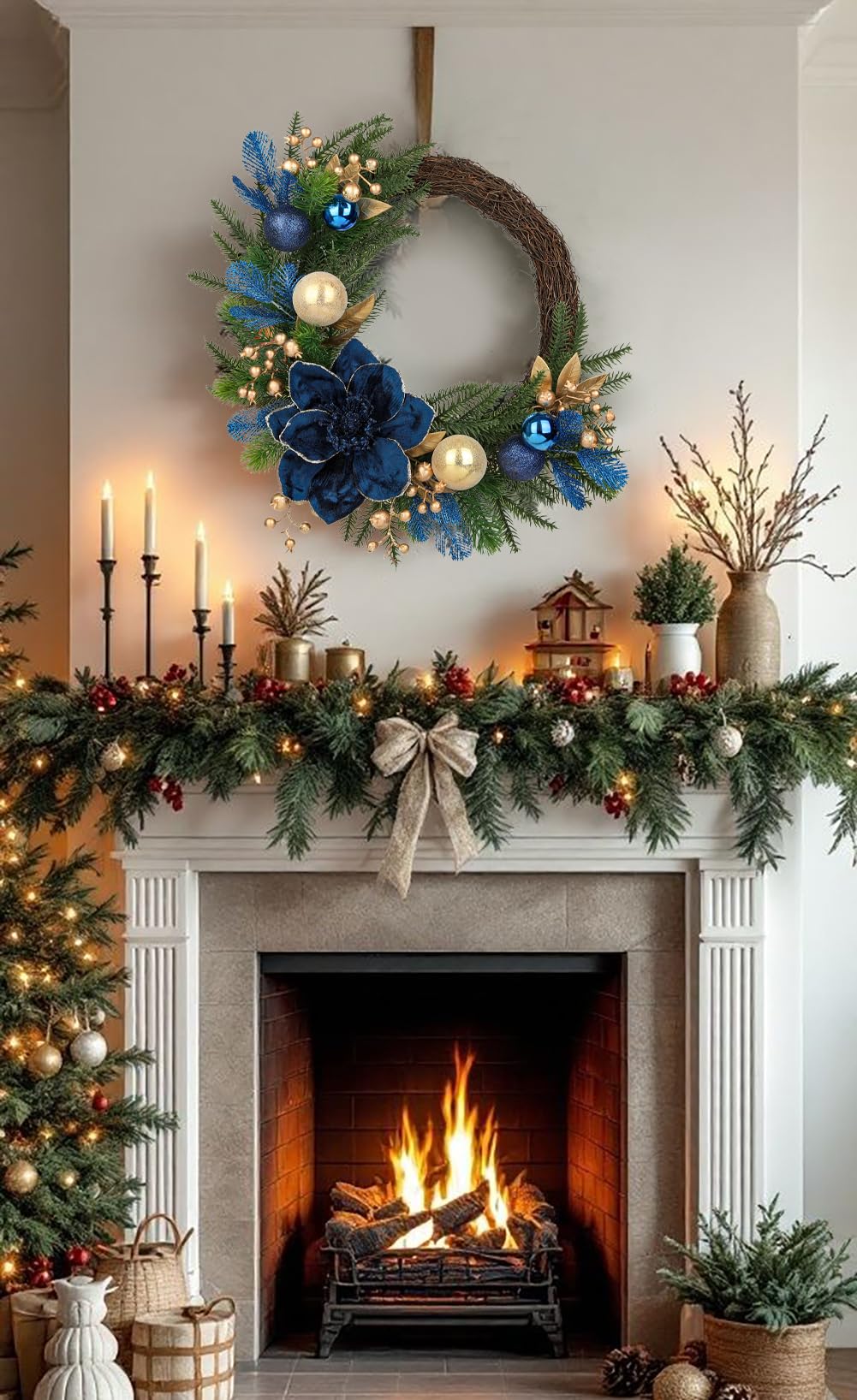 Weihnachtskranz Ø 60,9 cm – Handgefertigte Künstliche Türdekoration mit Kunstblumen, Christbaumkugeln & Tannenzweigen – Luxuriöse Weihnachtsdeko für Innen & Außen, Blau-Gold