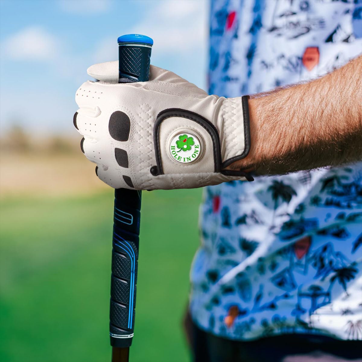 VEASAERS Guantes de golf de cuero para hombre, 1 par con 2 marcadores de bola, 10 camisetas de plástico de golf, guantes de golf para hombre, agarre suave y cómodo para golfistas zurdos y diestros
