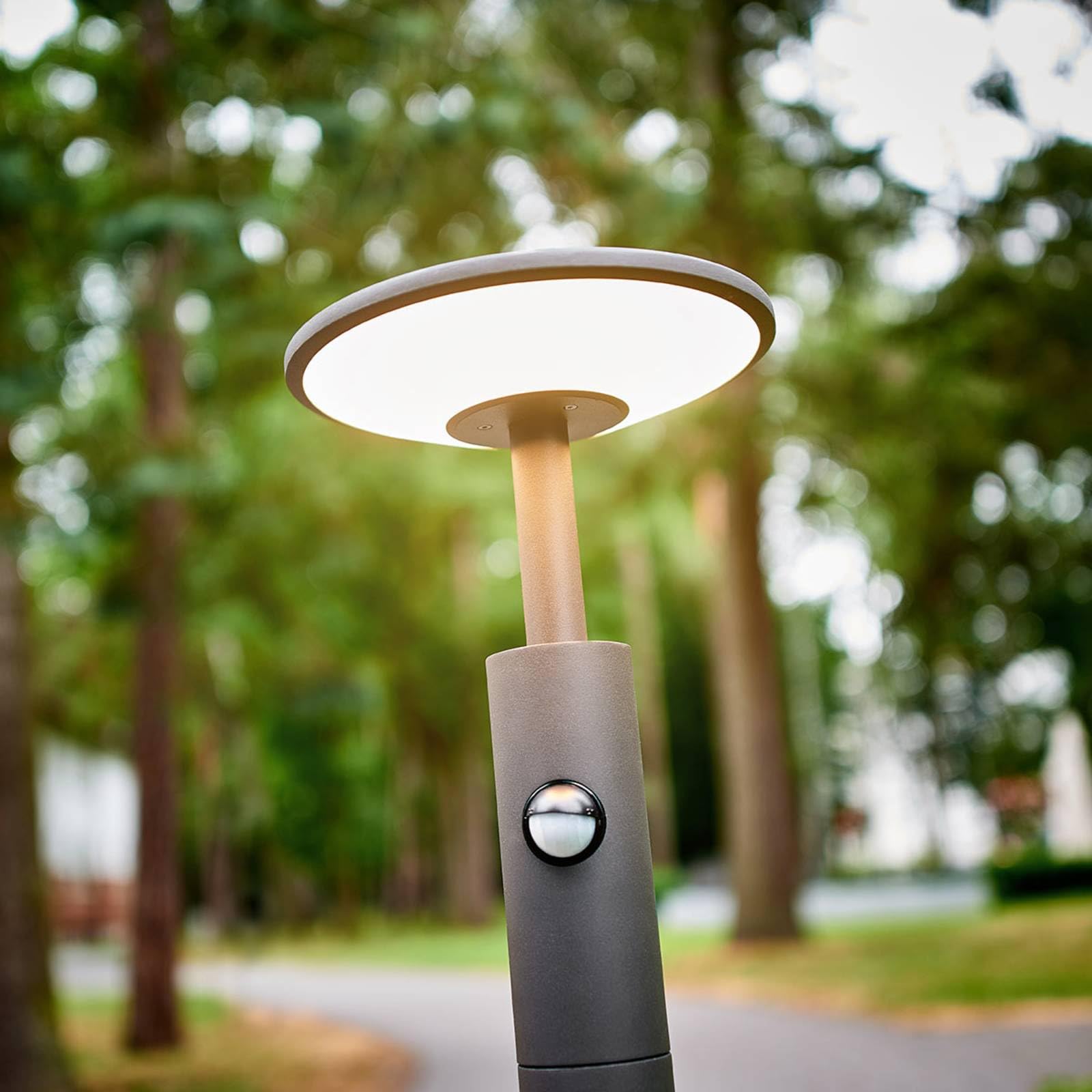 Lucande LED Wegeleuchte/Pollerleuchte mit Bewegungsmelder, Wegelampe strahlwassergeschützt IP65 Aussenleuchte 100 cm 13W