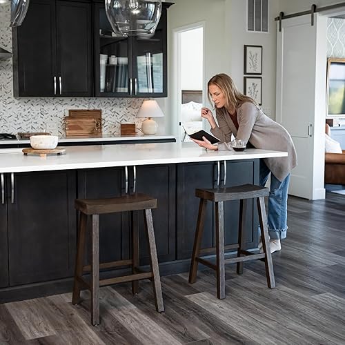 Miniatura 2 de Maven Lane Vincent - Taburete rectangular de 26 pulgadas de altura de mostrador con respaldo en acabado marrón envejecido con asiento superior de