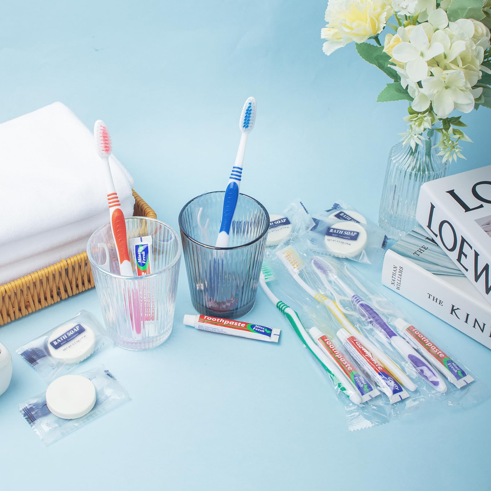 Spazzolini usa e getta, dentifricio, filo interdentale, pettine e sapone in | Filo interdentale, sapone da bar confezionato singolarmente, kit di igiene di base, per viaggi, hotel, campeggio, donazioni
