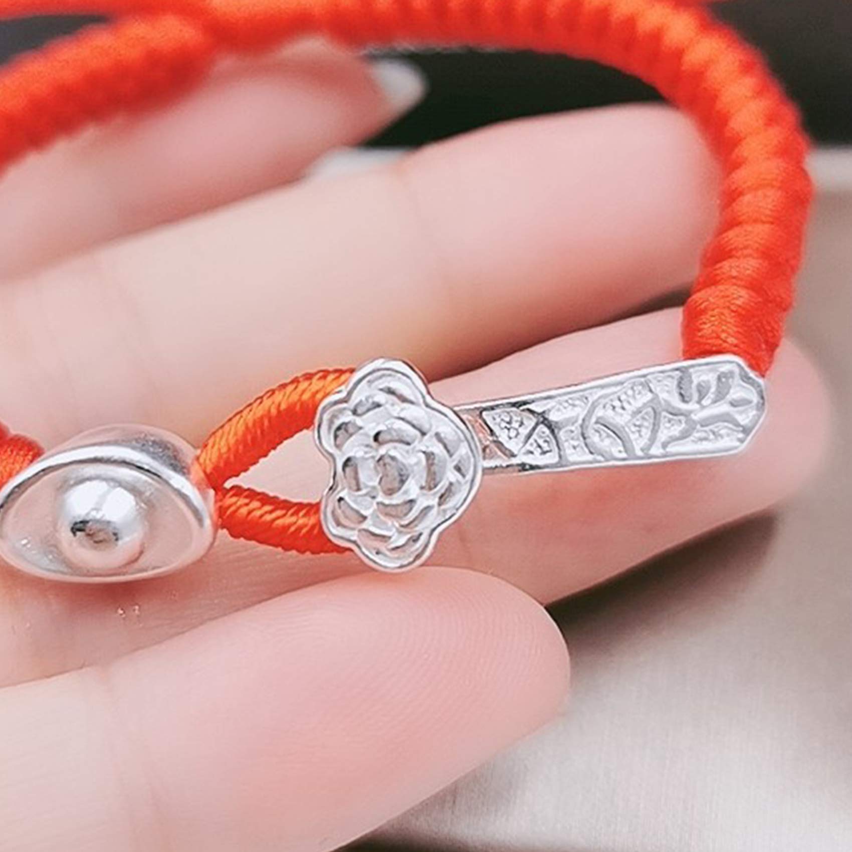 Pulsera de la Suerte, Pulsera Feng Shui, Riqueza, Colgante lingote Plata Ruyi, Hilo Rojo Tejido a Mano, Amuleto Estilo Retro Chino para Parejas, ajustab