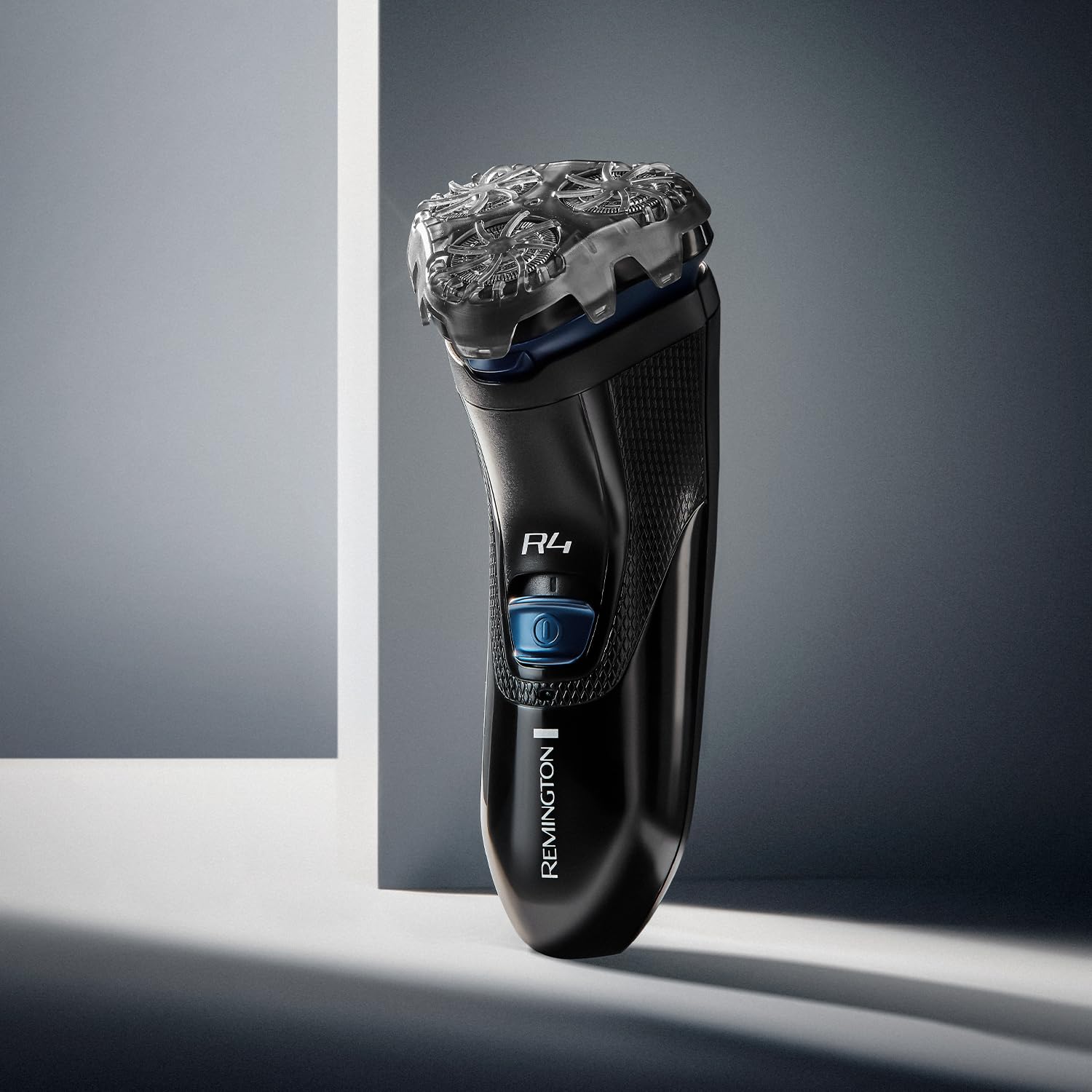 Remington Mens Electric Rotary Shaver R4 (Dual Track Blades, Flexing Blades and pivoting Neck, 40mins Usage, Pop-up Trimmer - Image 3
