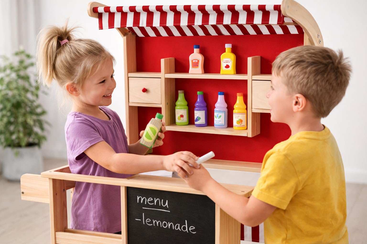 Market in Legno per Bambini con Banco Vendita e Accessori Alimentari, Lavagna con Gesso e Tenda Negozio Gioco di Ruolo Educativo Stabile Sicuro Struttura Robusta 84x64x117 cm Regalo Bambini 3