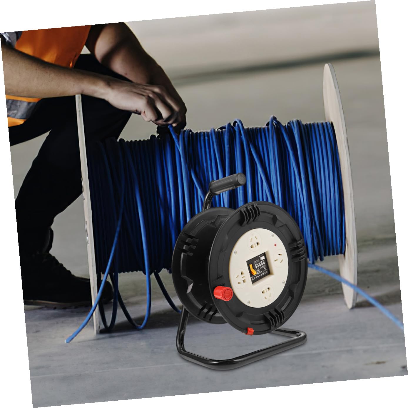 Carrete de Cable Negro de Plástico para 30 Metros, Organizador | Uso en Hogar y Oficinas, Diseño Simple y Elegante, para Guardar y Enrollar Cables