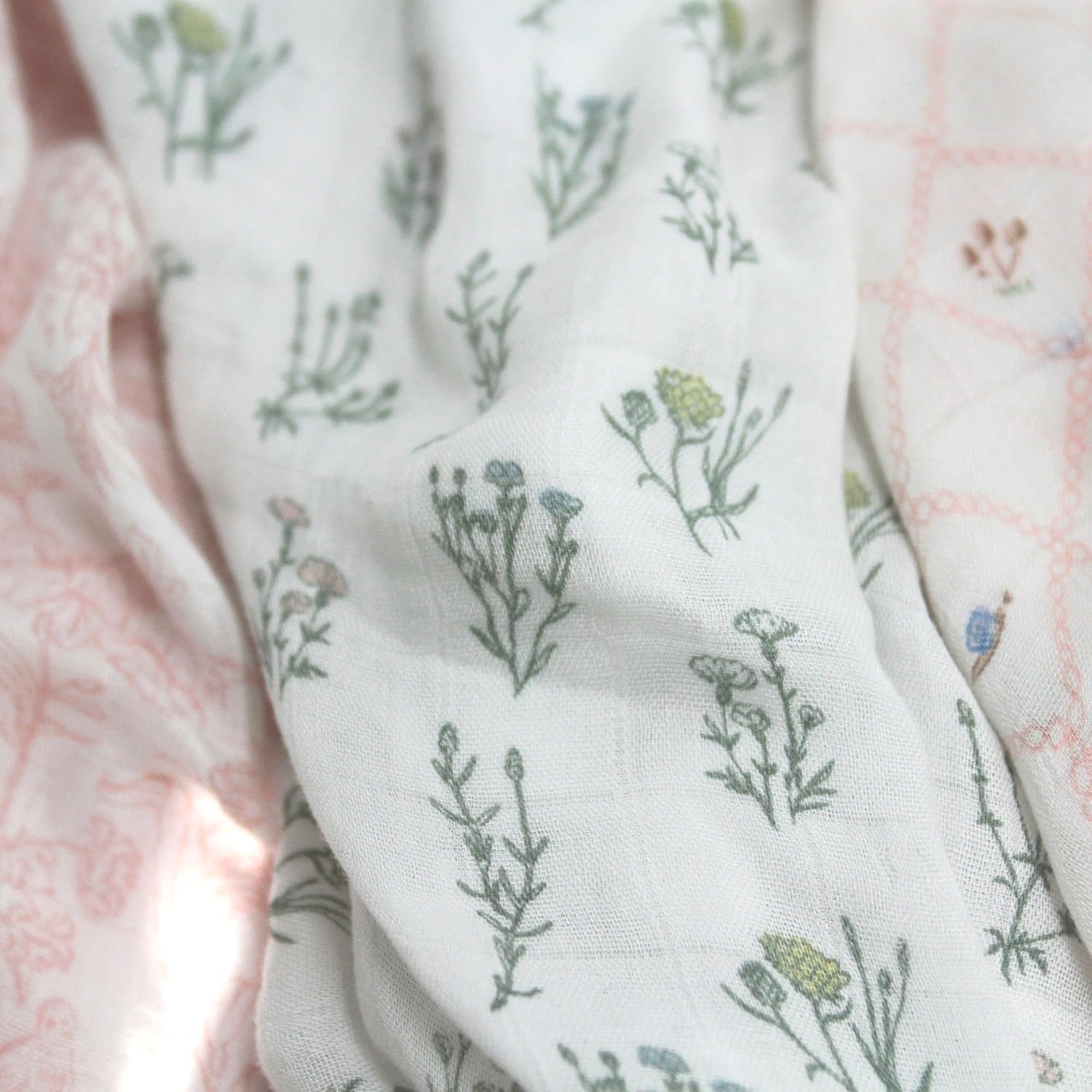 aden + anais Seidig weiche Wickeldecke, Boutique-Musselin-Decke für Mädchen und Jungen, Baby-Wickeltuch, ideales Wickelset für Neugeborene und Kleinkinder, 3 Stück, französisches Blumenmuster