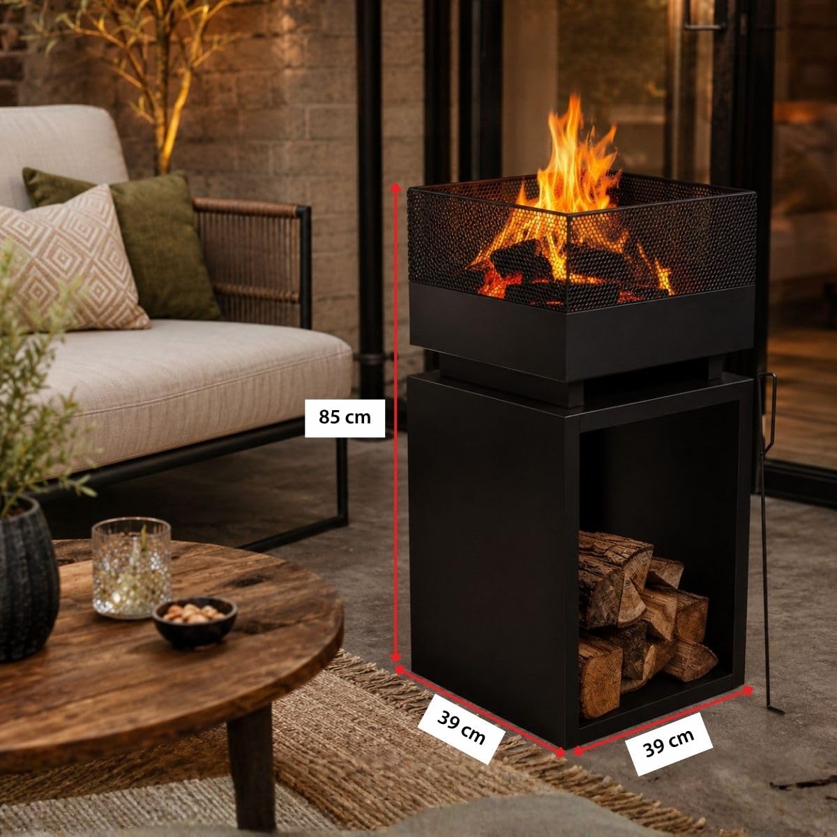 BBQ Collection Feuertonne mit Funkenschutz - Feuerkorb 39 x 39 x 85 cm - Gartenkamin für Brennholz - Terrassenofen mit Schürhaken und Brennholzlager - Deko Terrasse - Karbonstahl