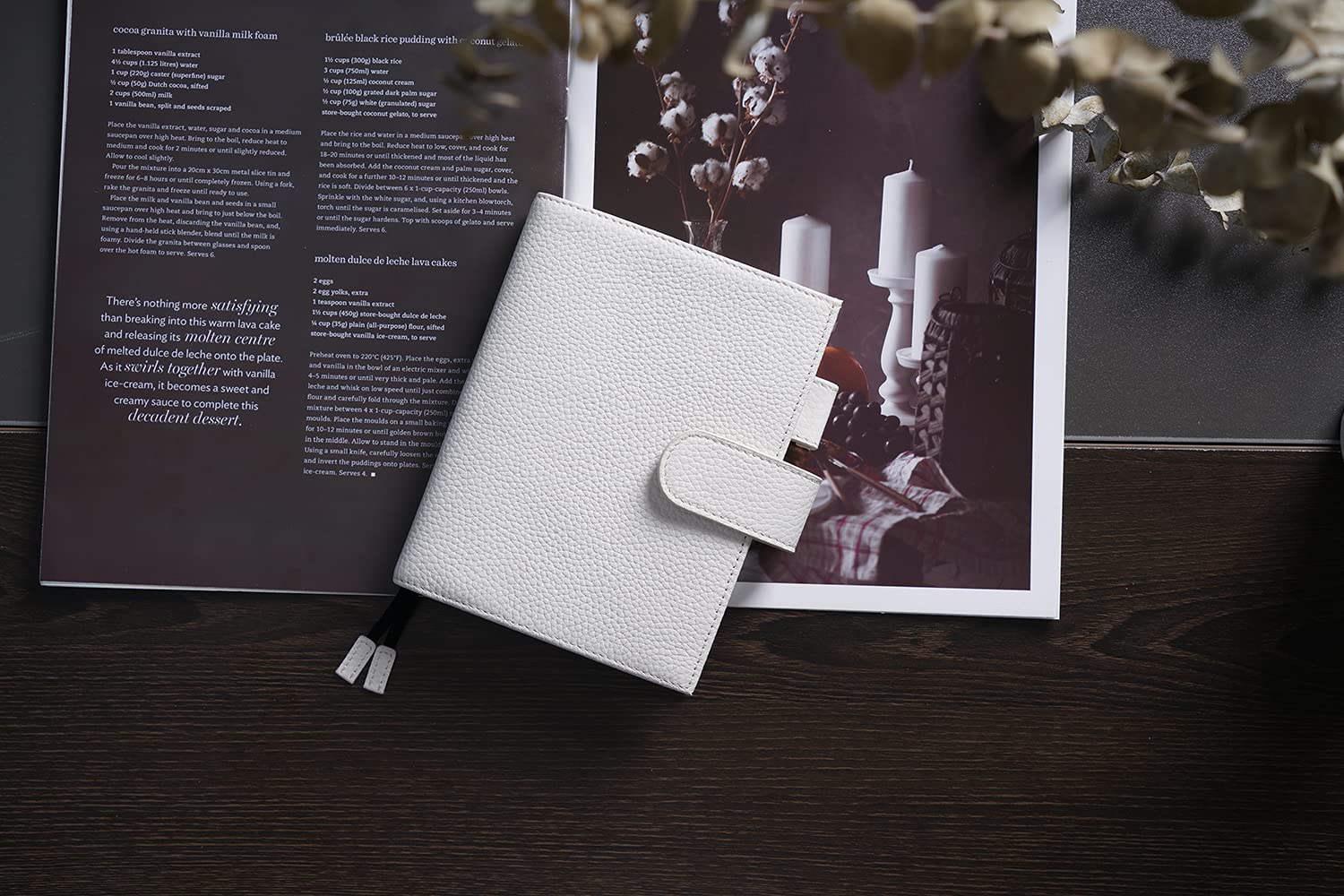 Moterm Custodia in pelle per taccuino A6, compatibile con agenda Hobonichi Cousin, Stalogy e Midori MD, con passante per penna, scomparti per carte e tasca posteriore (Kiesel-Creme)