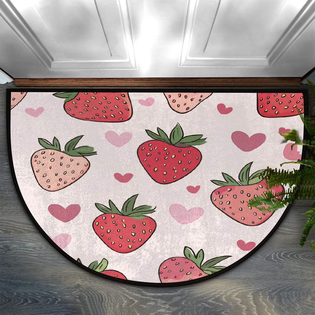 Tapis antidérapant demi-rond fraises roses pour sécuriser les sols glissants