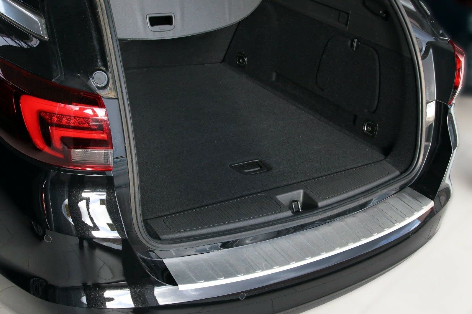 RECAMBO Ladekantenschutz Edelstahl kompatibel für OPEL Astra K Sports Tourer | BJ ab 2015 - matt gebürstet mit Textur - Styling und Schutz für die Stoßstange