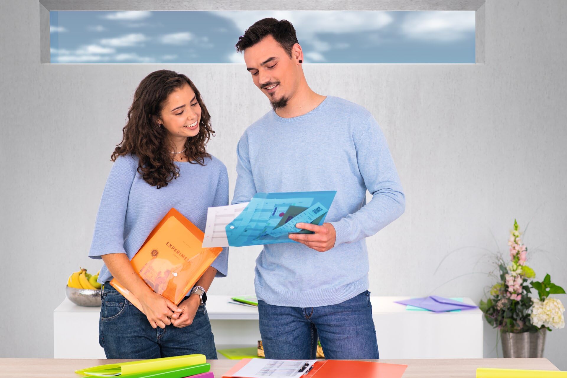 HERMA Dokumententaschen Transparent Set, 75 Stück, kleine und große Sichttaschen Umschläge mit Druckknopf, Briefumschläge Set aus Plastik für Schule, Büro, Reise, bunt