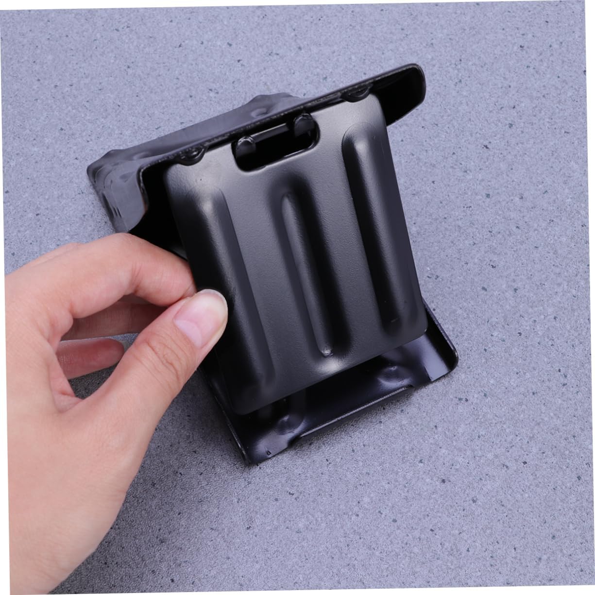 2pcs Black Tire Triangle Pad Durable Control Tool for Cars and Trucks Heavy Duty Non Slip Design for Maximum Grip