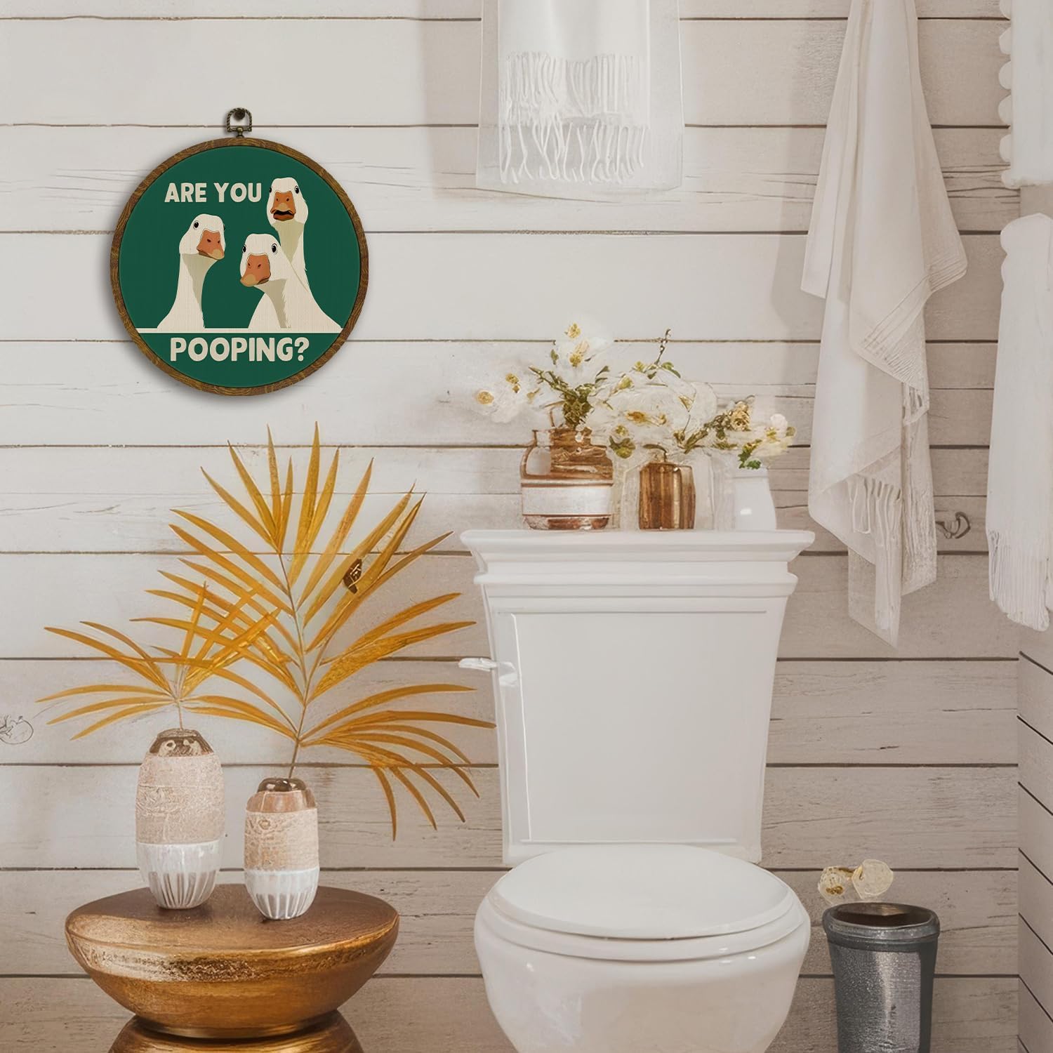 HEYJEEPER Funny Bathroom Wall Art Decor, Goose Bathroom Sign, Humorous Animal Round Wall Hanging Decor for Toilet and Laundry Room 10 Inch (Green-Goose) image 4