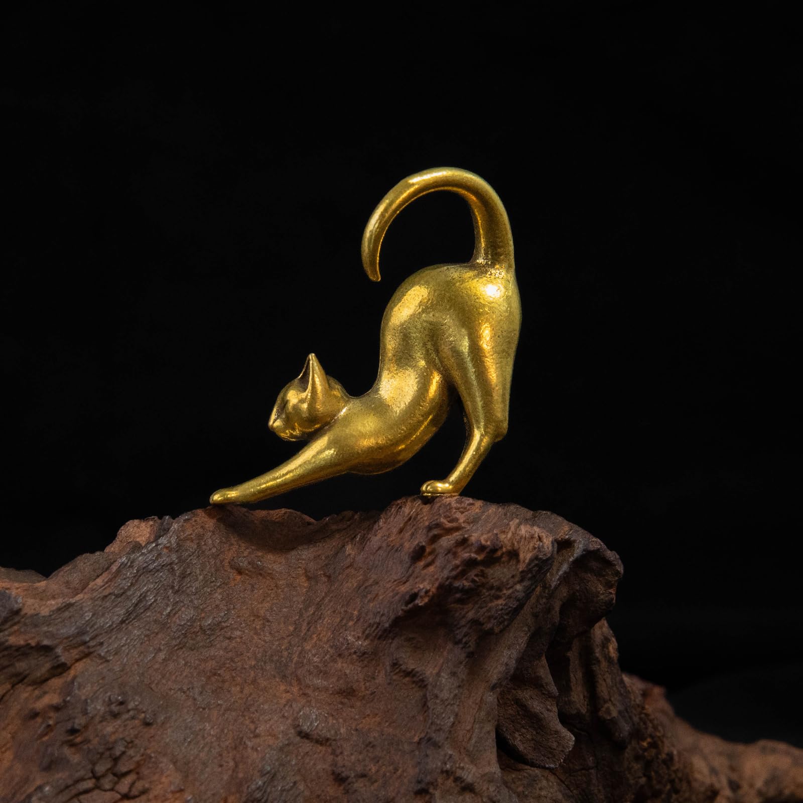 Betr Brsas 100% Solid Brass Cat Figurine, Vintage Mini Sitting Cat Statue, Collectible Animal Desk Decor for Office, Bookshelf, Home Shelf, Looking Up & Calm Cat Styles - Lazy Cat