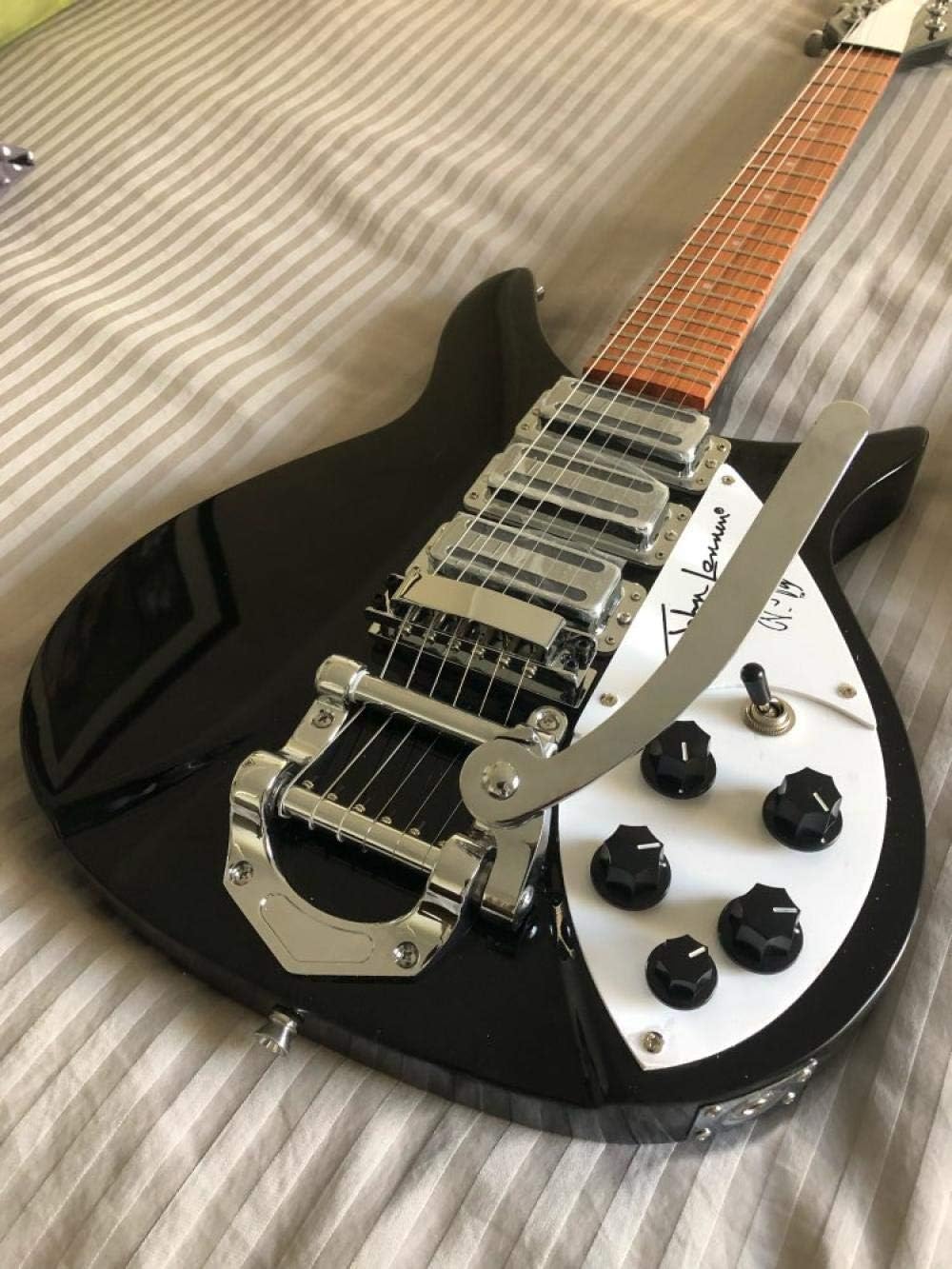 Amazon.co.jp ギター 中国黒のギタービッグトレモロスケール長エレクトリックギターで21フレット エレキギター Wuyuana