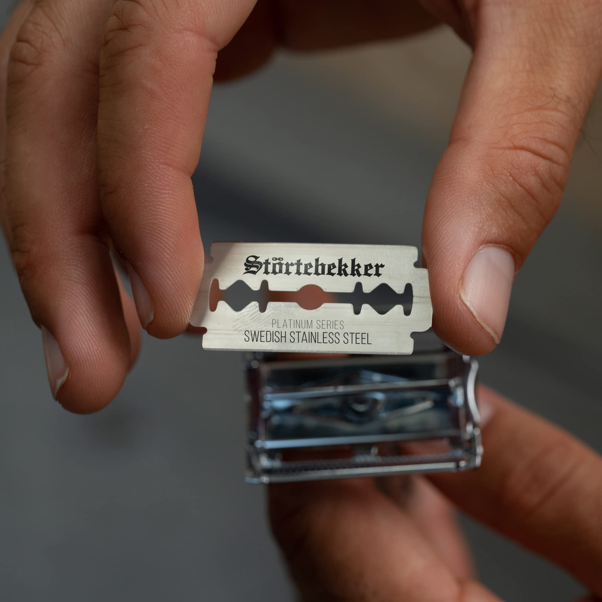 Störtebekker® Premium Rasierklingen - 100 scharfe Rasierklingen für alle gängigen Rasierhobel & Rasiermesser - aus schwedischem Edelstahl - für empfindliche Haut - inkl. hochwertiger Verpackung