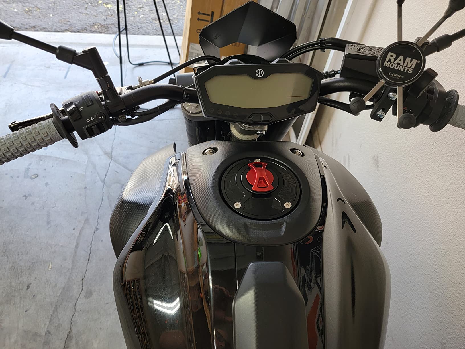 CNC Keyless Gas Fuel Tank Cap Cover For Yamaha YZF R6 R1 R25 R3