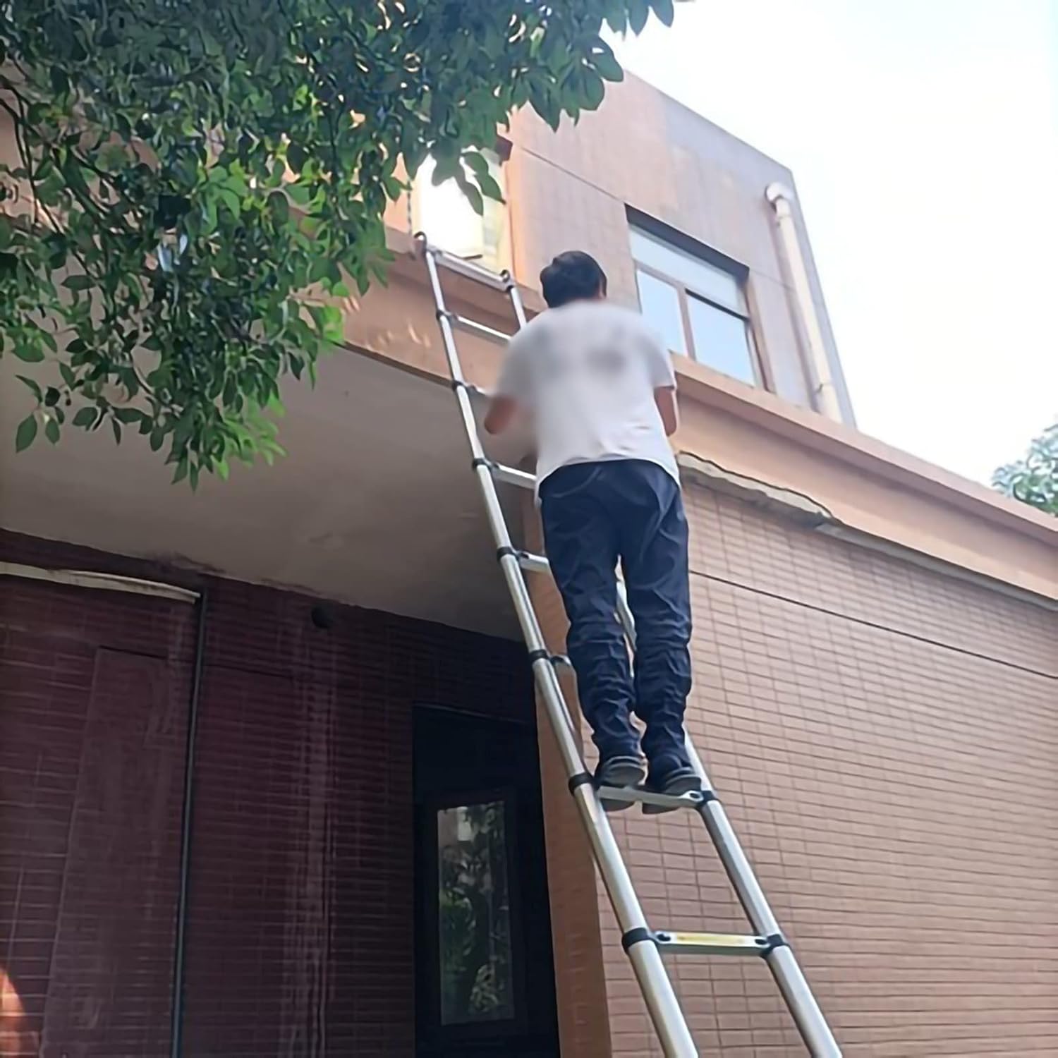 Telescoping Extension Ladder,Telescoping Ladder Aluminum Telescoping Ladder,Straight Extension Ladder with 2 Detachable Hooks,Portable Folding Ladder 330lbs Max Load for Indoor Outdoor