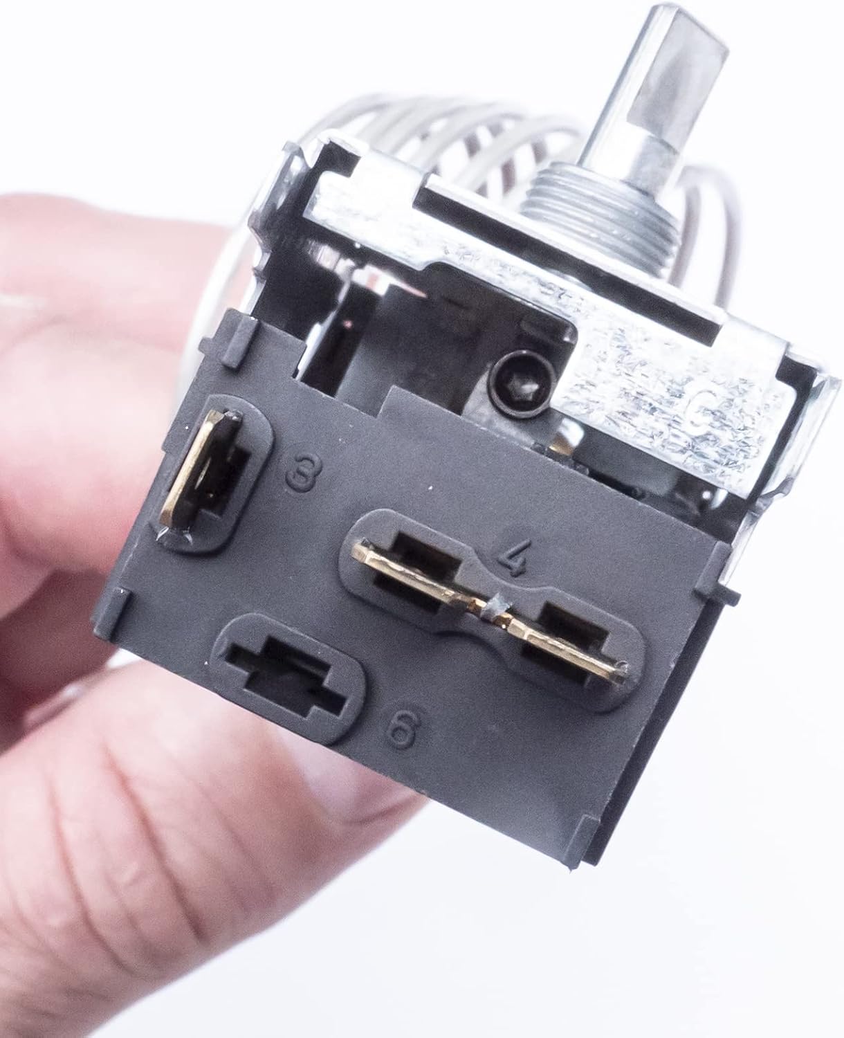 Another close-up of Danfoss 077B0027 Thermostat electrical connections