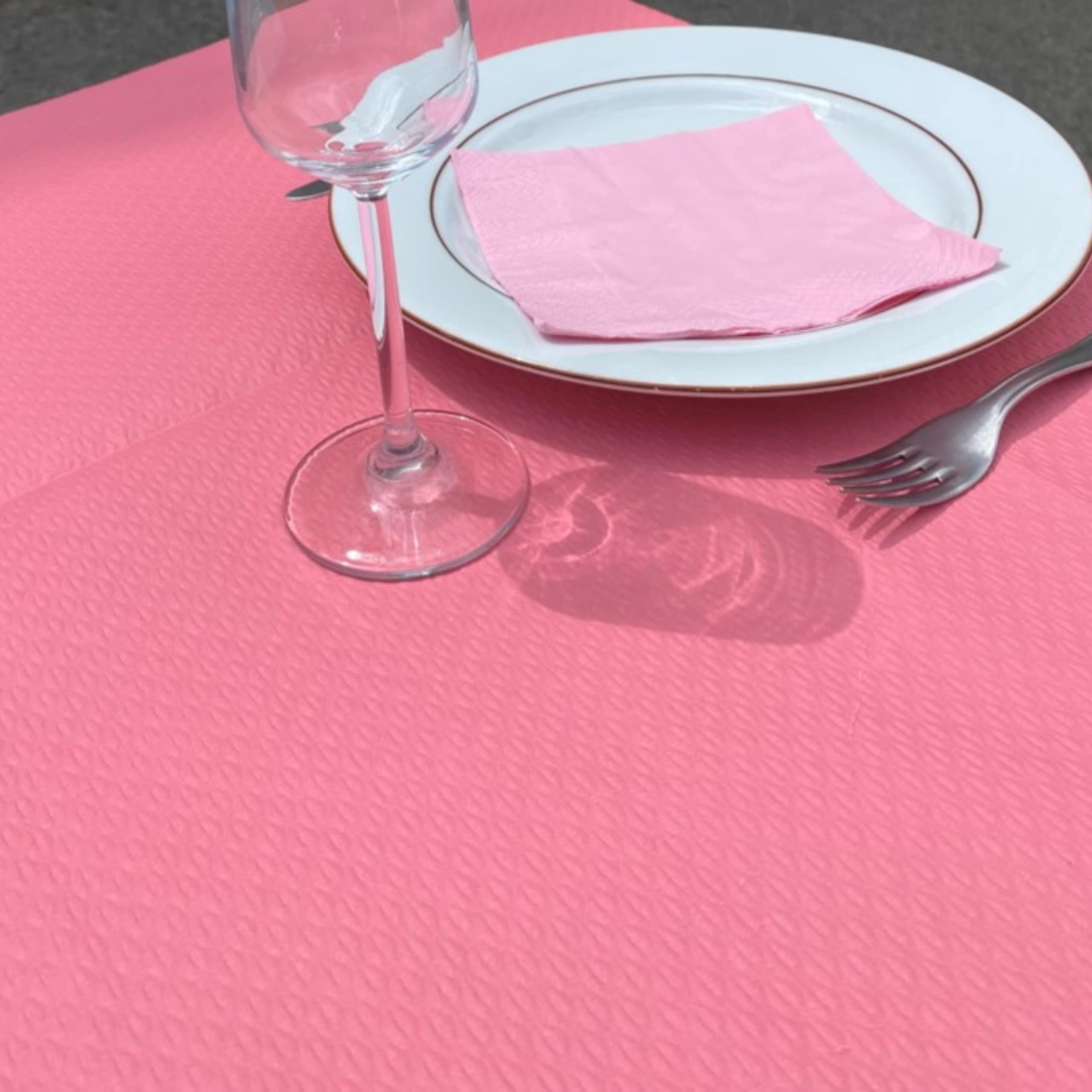 DSTOCK60 - 500 tovaglie usa e getta in carta goffrata rosa 60 x 60 cm - per compleanni, celebrazioni, matrimoni