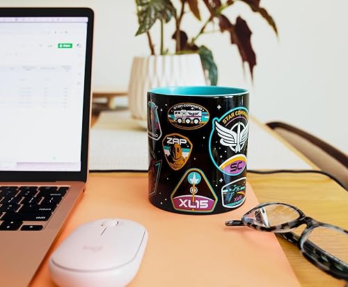 Miniatura 6 de Disney Pixar Lightyear - Taza de cerámica con diseño de insignias | Taza de café grande de 20 onzas para expreso, té