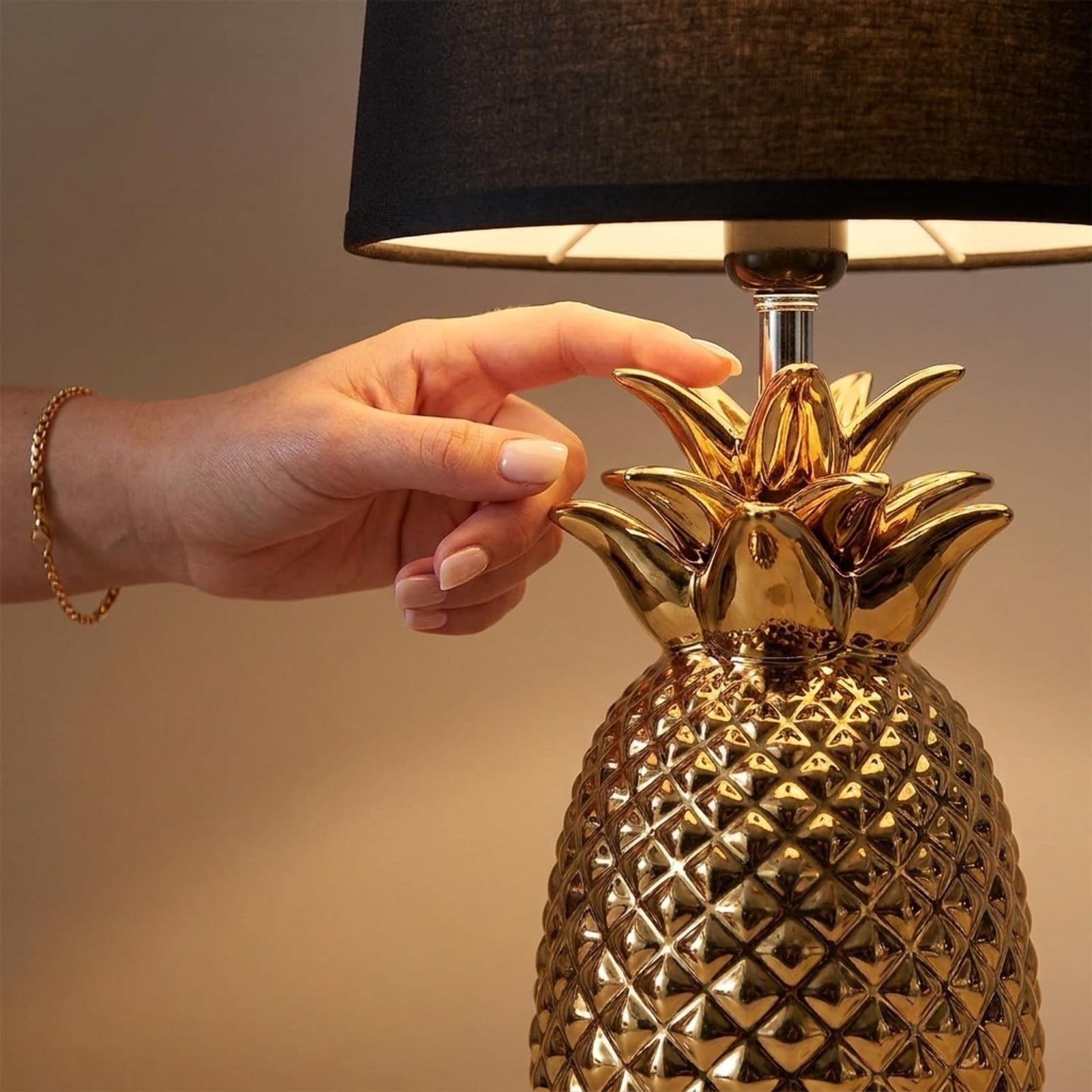Aigostar Nachttischlampe, Tischlampe Keramik Tischleuchte Lampe für Nachttisch Beistelltisch Dekolampe Nachttischlampe Stoffschirm Gold Modern E14 H36cm