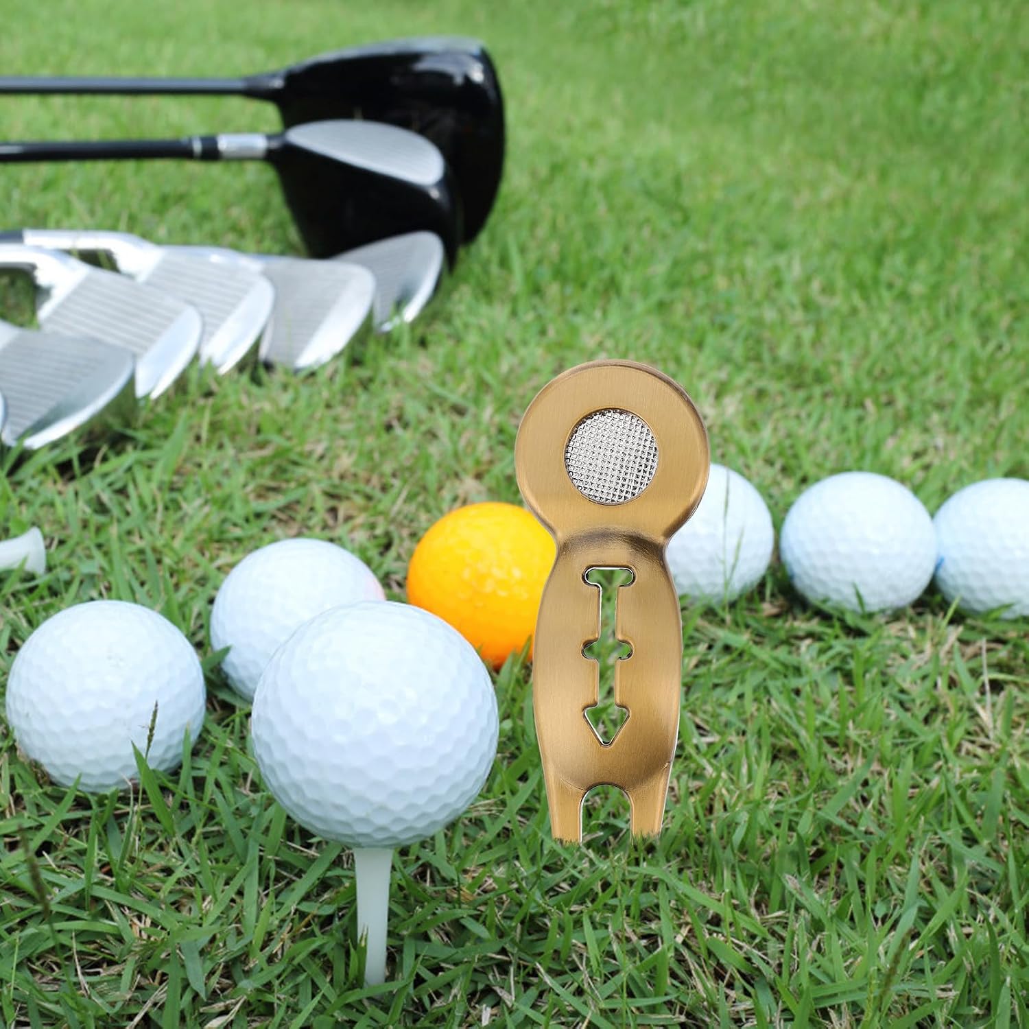 Garneck Portable Brown Golf Divot Repair Tool with Ball Marker, Rust Prevention Copper and Zinc Alloy Golf Ballmark Fork for On-Course Grass Repair and Precision Line Marking
