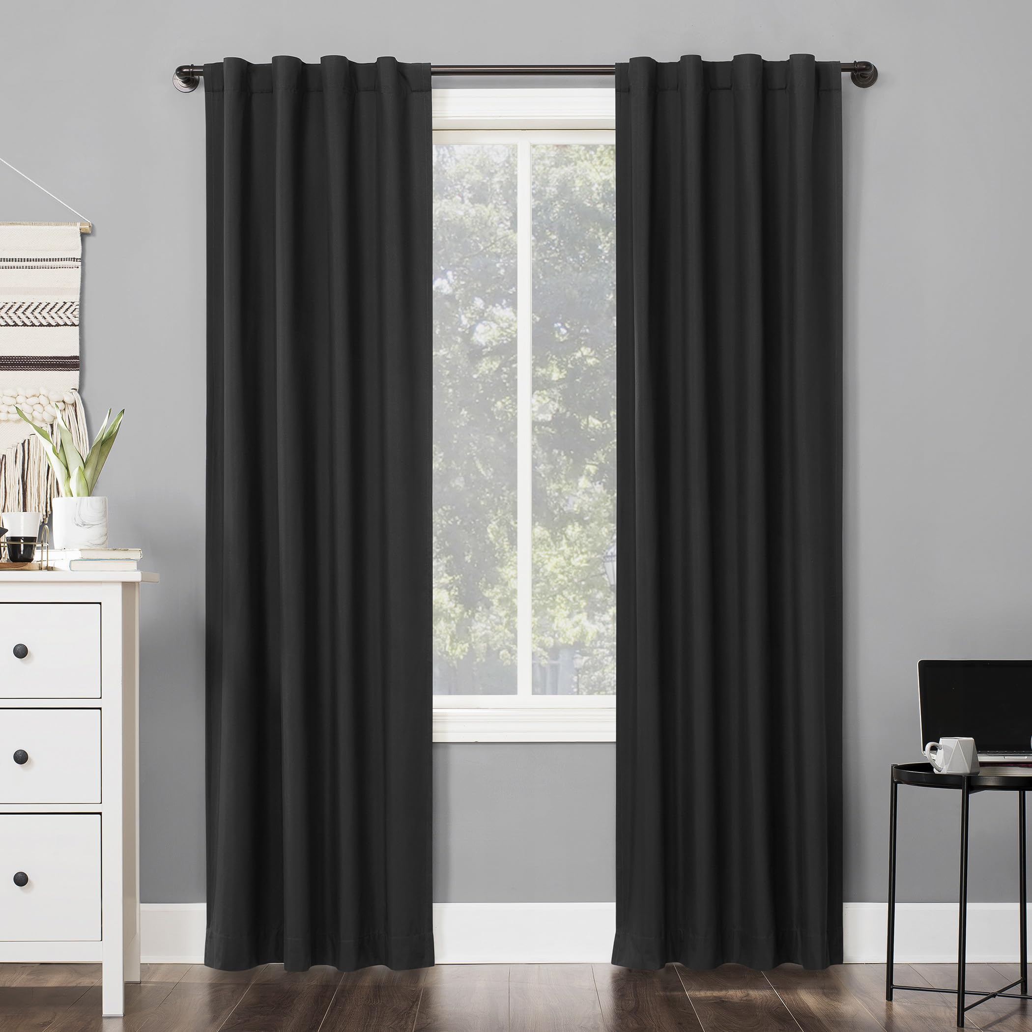 Cortinas opacas grises Sun Zero Cyrus de 40 x 63 pulgadas para ventanas de dormitorios
